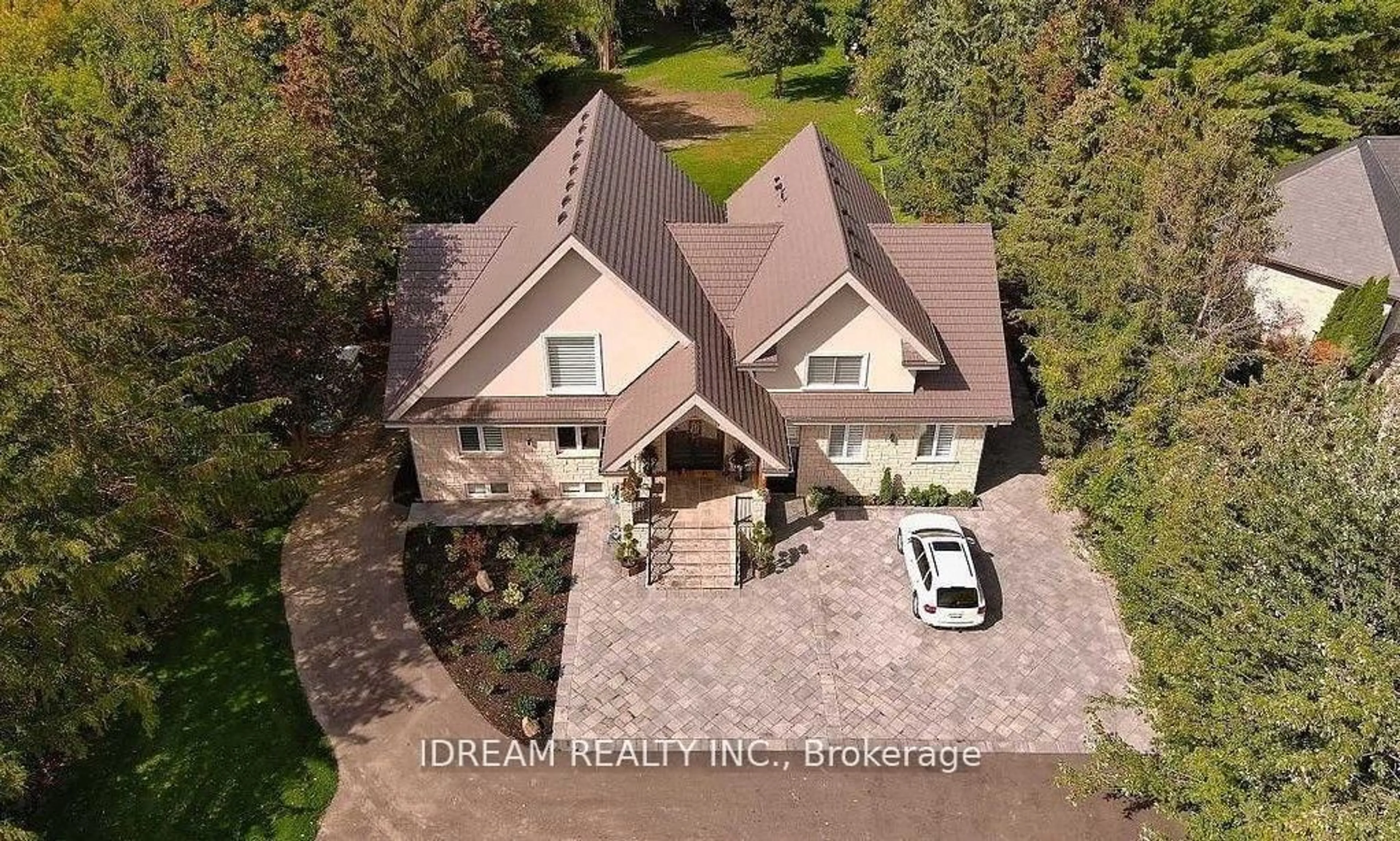 A pic from outside/outdoor area/front of a property/back of a property/a pic from drone, unknown for 2194 Steeles Ave, Brampton Ontario L6Y 0R4