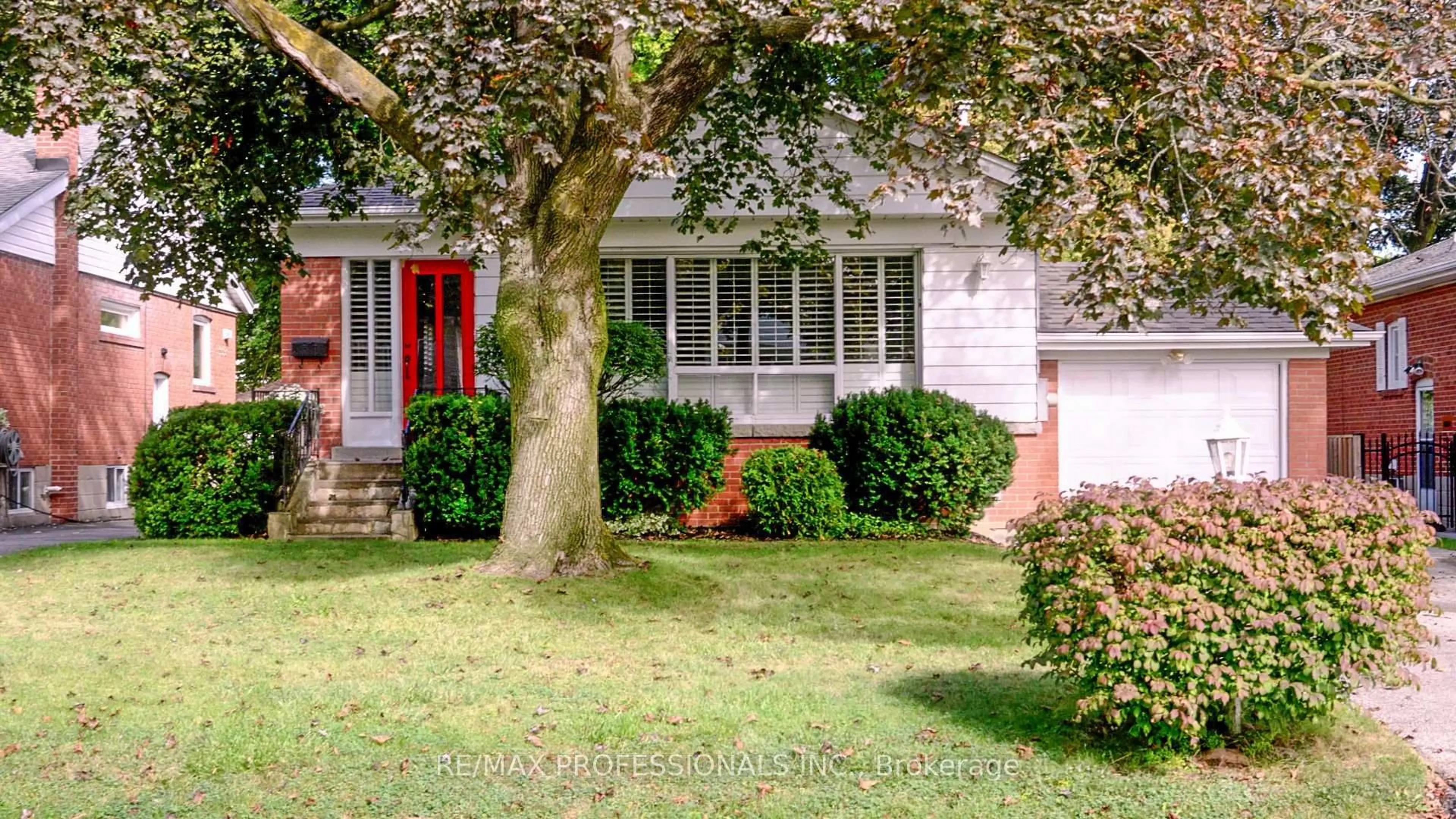 Home with vinyl exterior material, street for 16 Nashland Ave, Toronto Ontario M9B 2V4