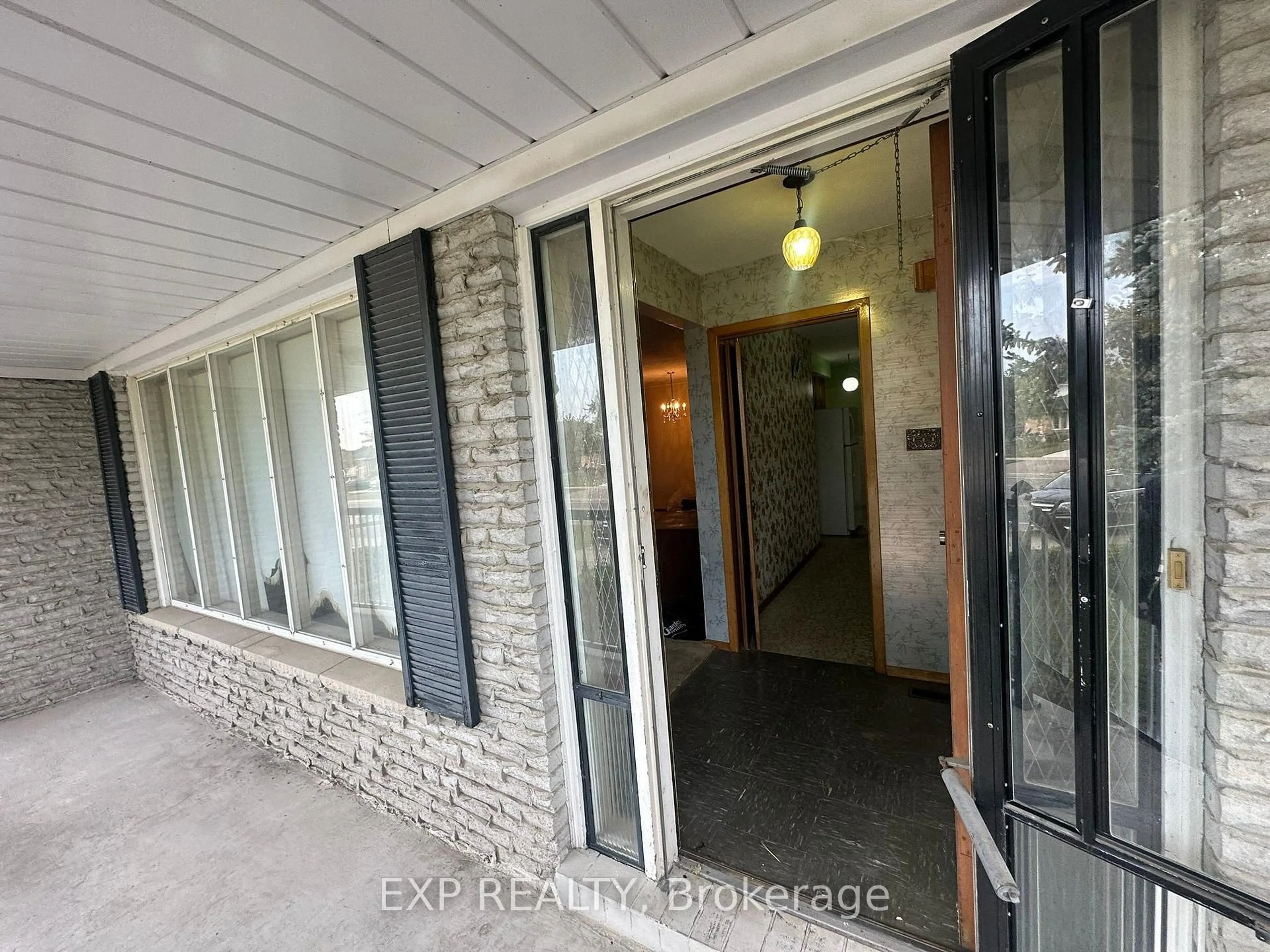 Indoor foyer for 3263 Morning Star Dr, Mississauga Ontario L4T 1X6