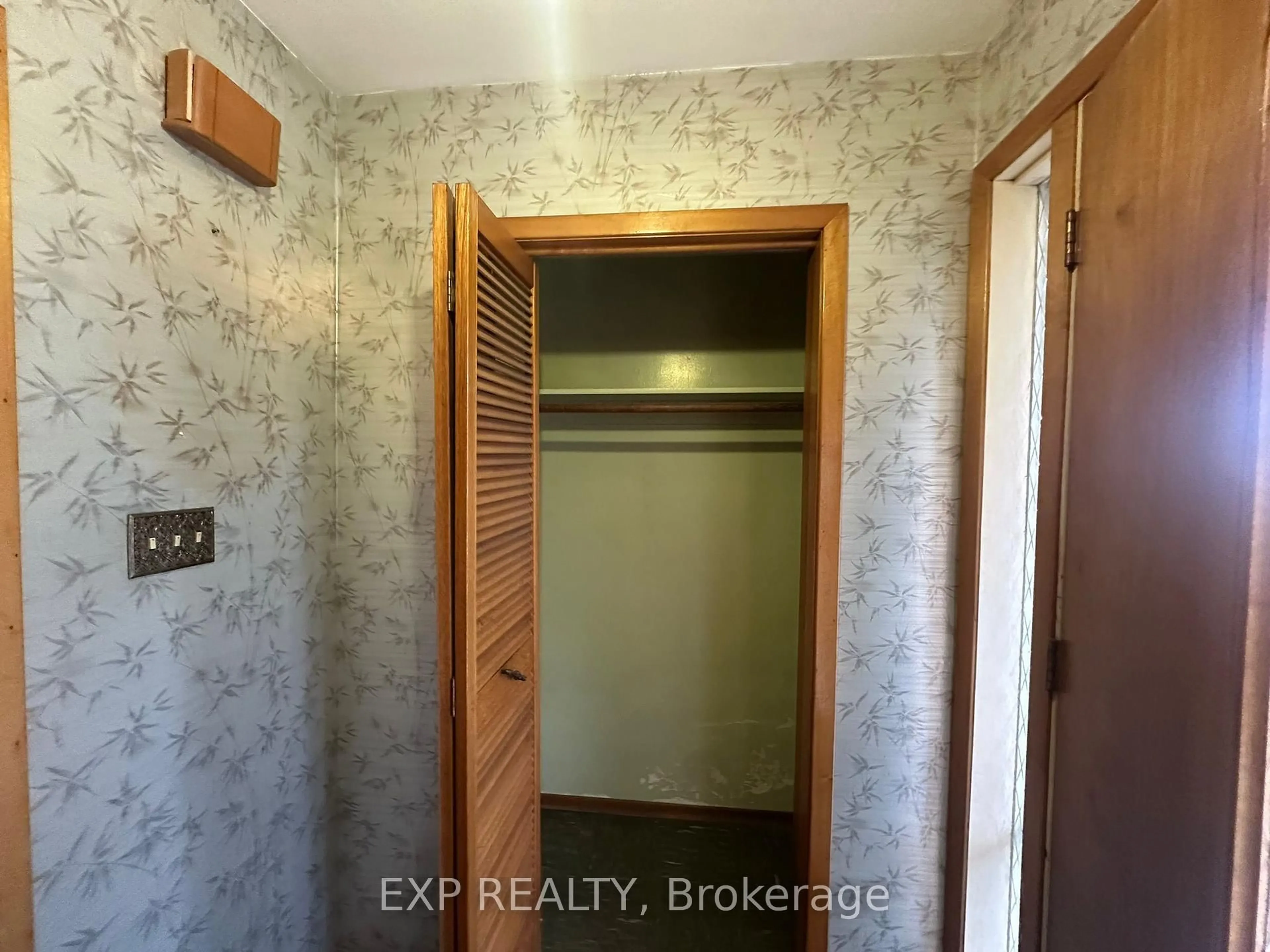 A pic of a room for 3263 Morning Star Dr, Mississauga Ontario L4T 1X6
