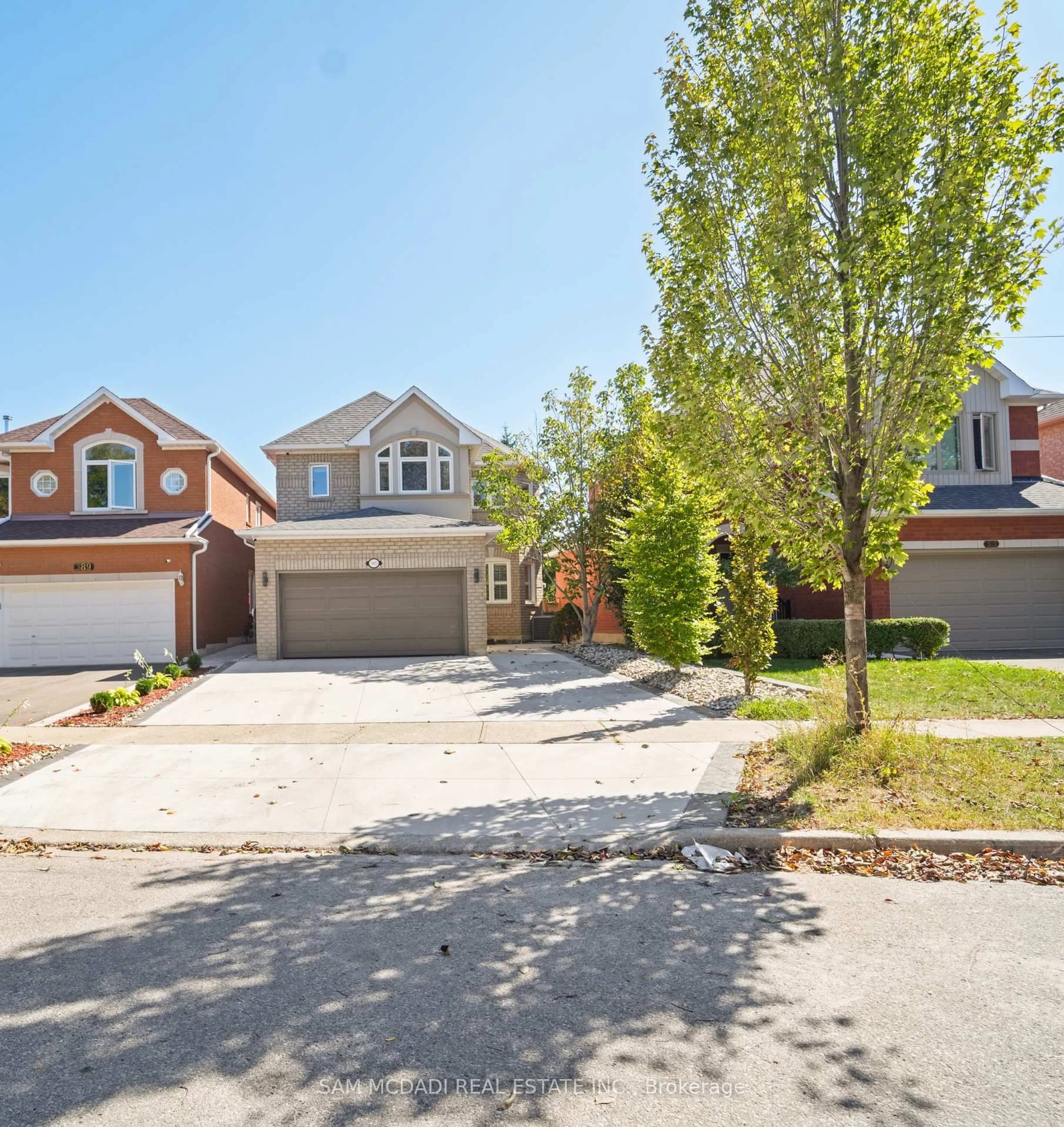 Home with brick exterior material, street for 385 Turnberry Cres, Mississauga Ontario L4Z 3W3
