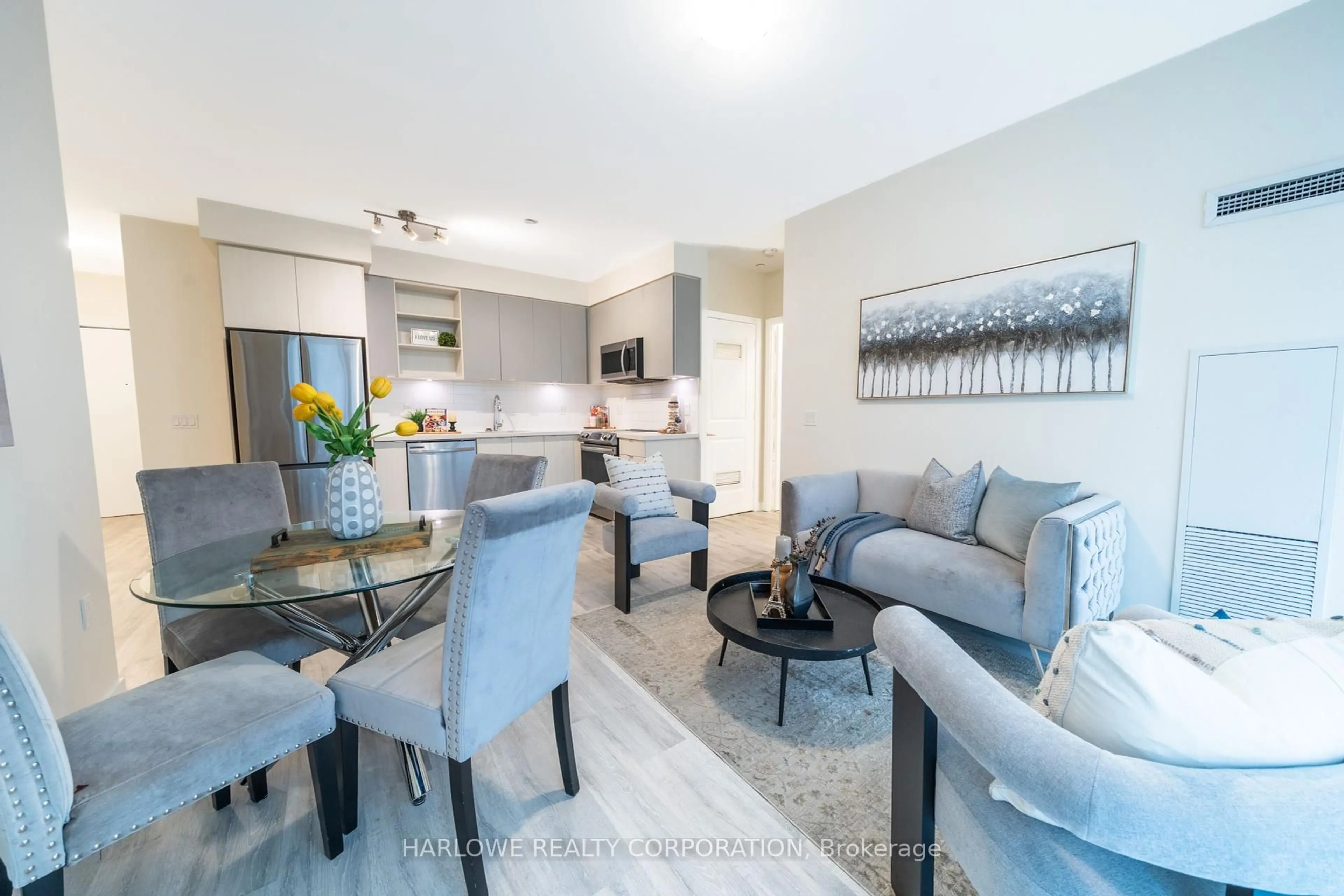 Living room with furniture, unknown for 4655 Metcalfe Ave #109, Mississauga Ontario L5M 0Z7