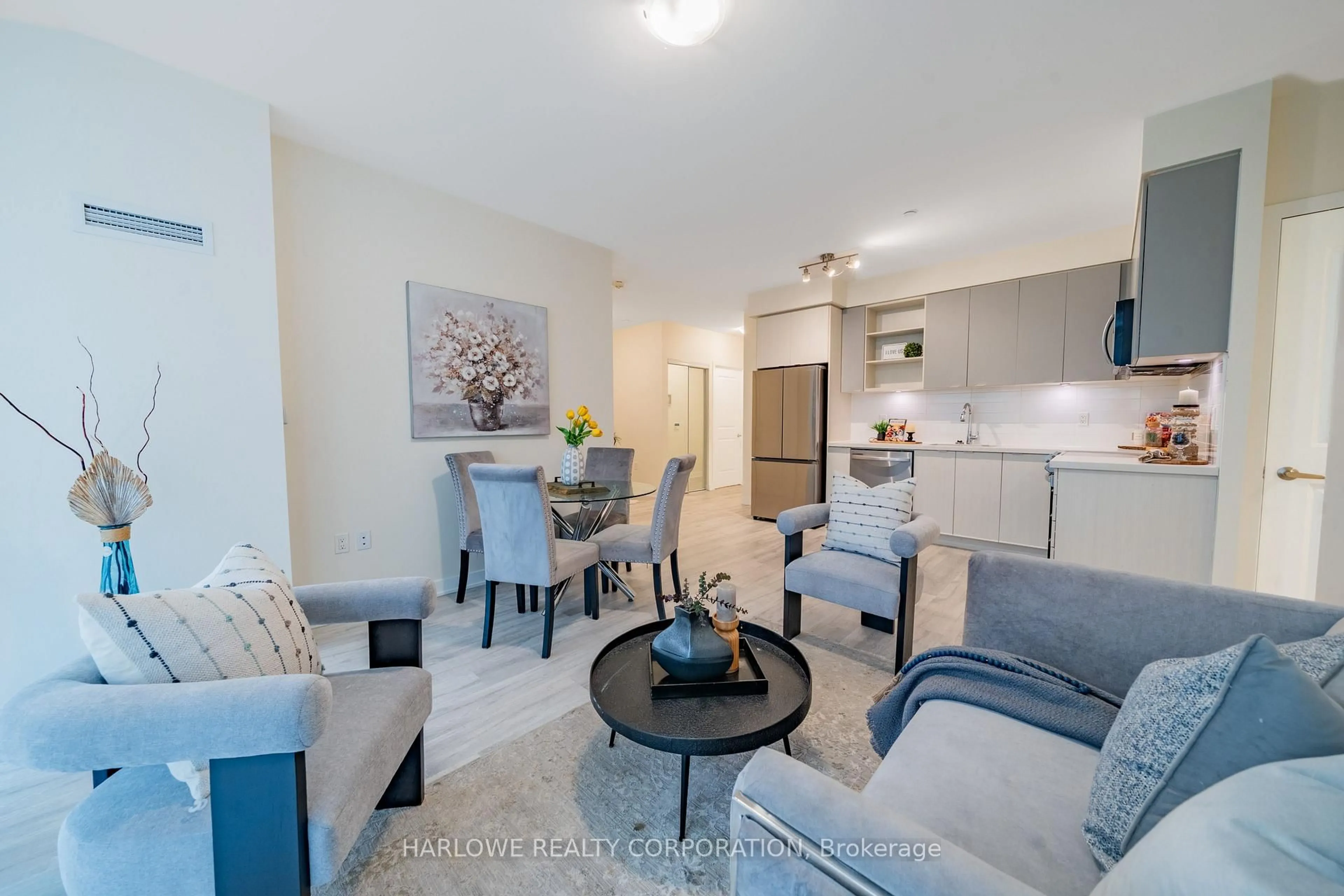 Living room with furniture, unknown for 4655 Metcalfe Ave #109, Mississauga Ontario L5M 0Z7