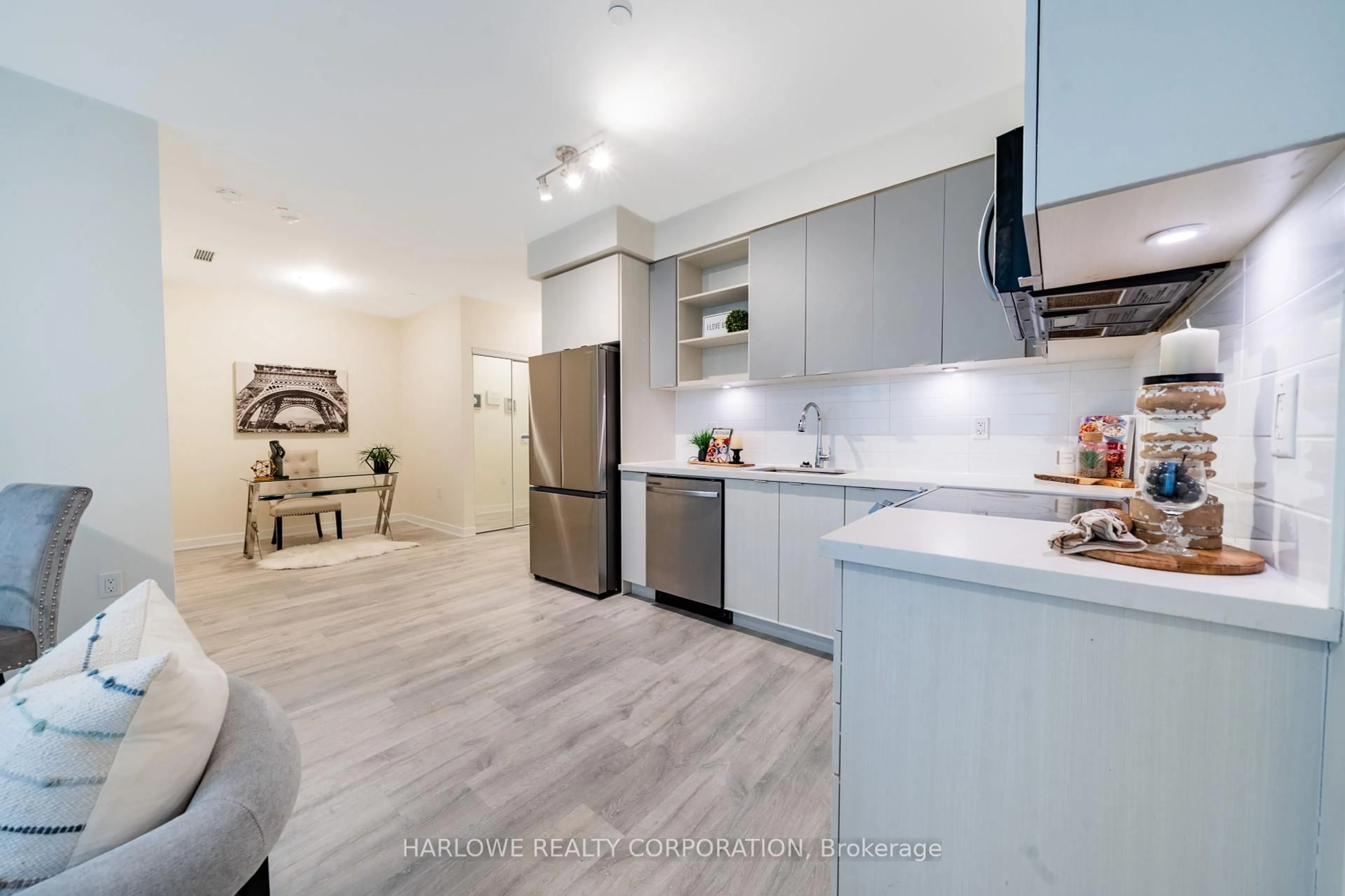 Open concept kitchen, unknown for 4655 Metcalfe Ave #109, Mississauga Ontario L5M 0Z7