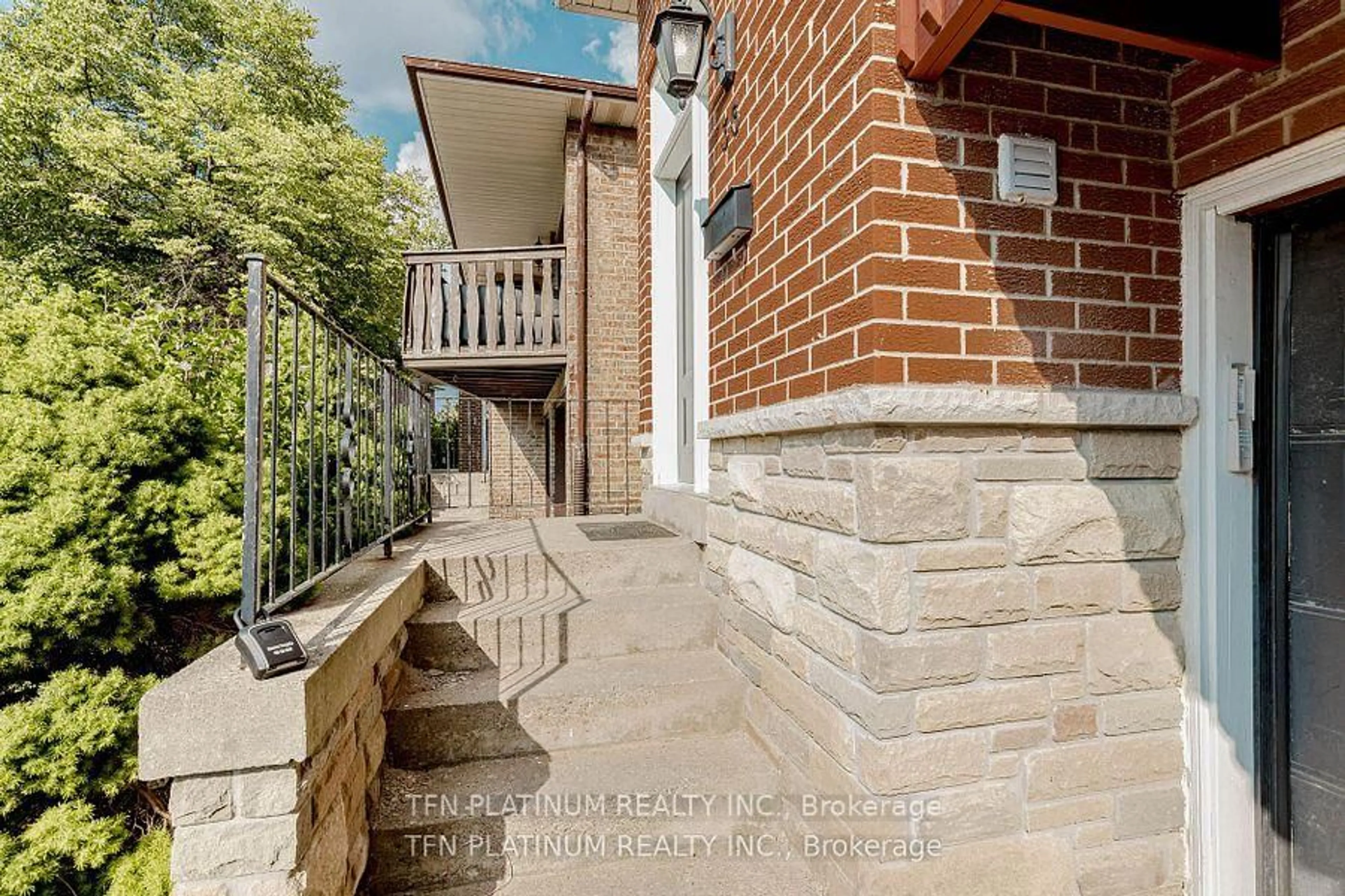 Unknown for 36 Tanager Sq, Brampton Ontario L6Z 1X2