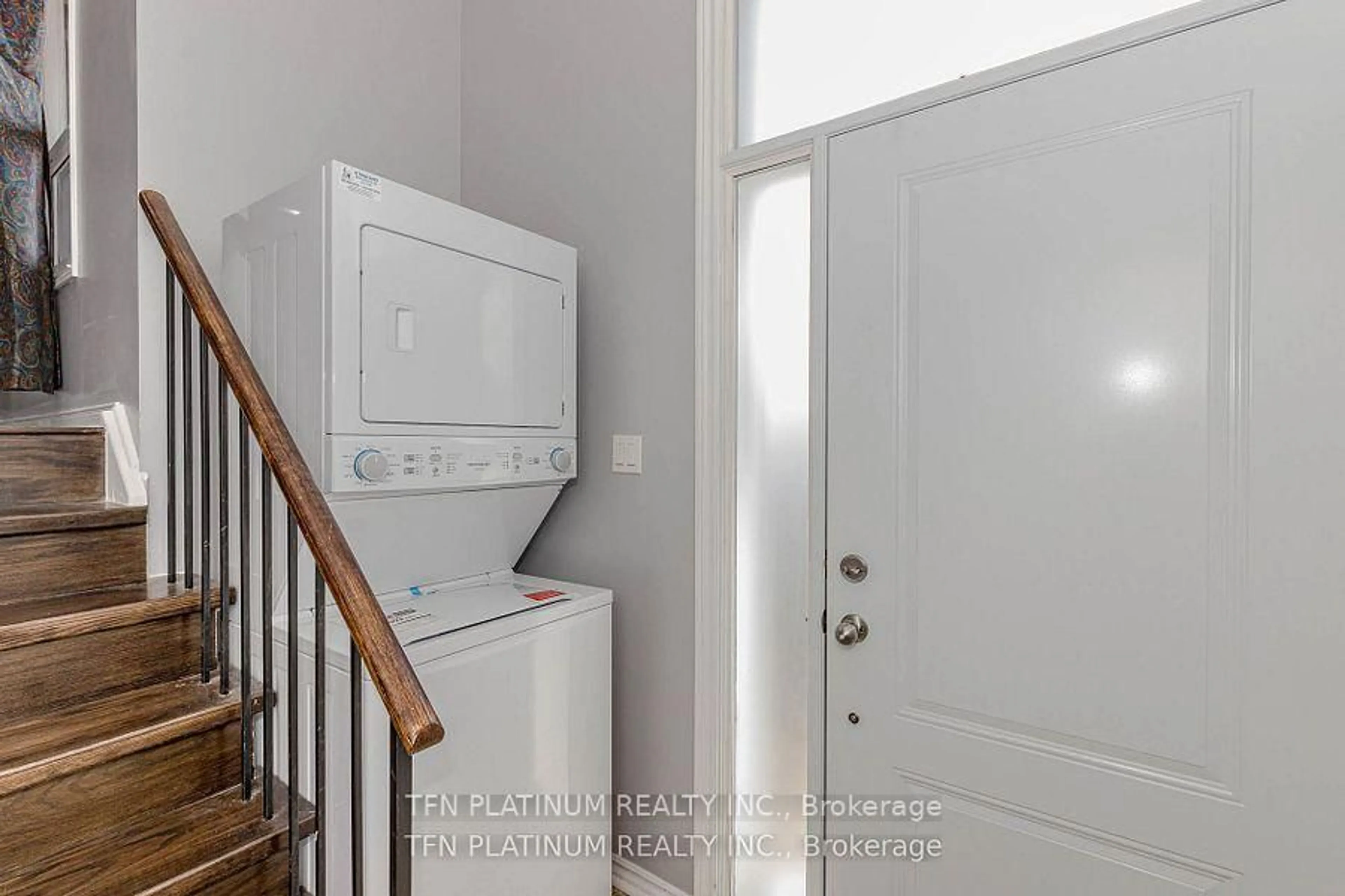 Laundry room for 36 Tanager Sq, Brampton Ontario L6Z 1X2