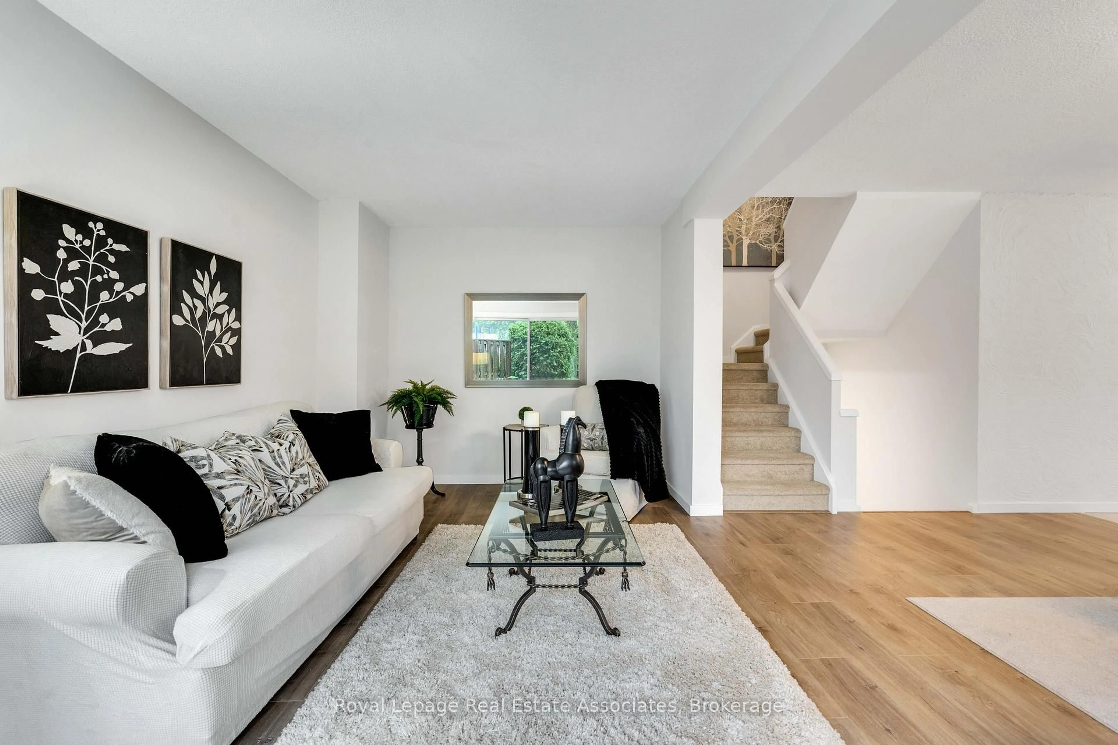 Living room with furniture, unknown for 2605 Woodchester Dr #57, Mississauga Ontario L5K 2E3