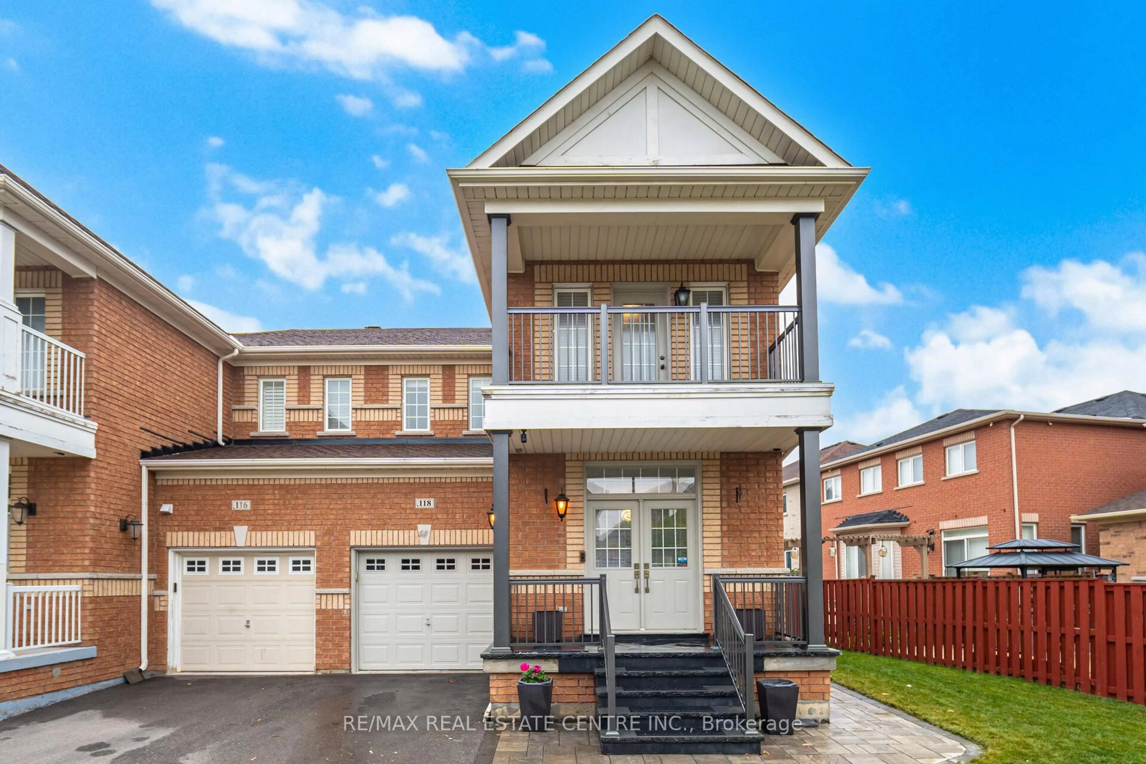 Home with brick exterior material, street for 118 Connolly Cres, Brampton Ontario L6R 0E3