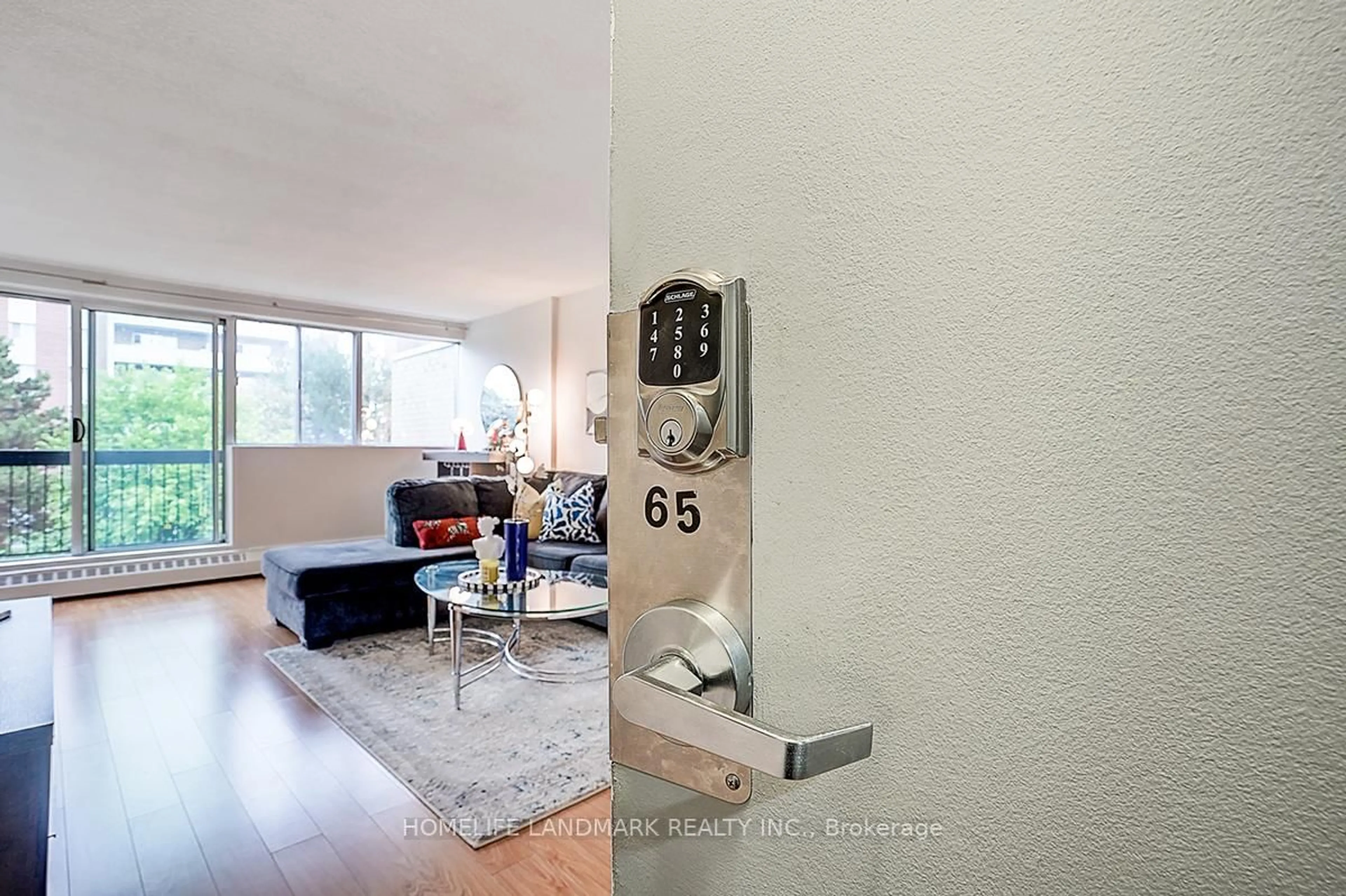 A pic of a room for 1624 Bloor St #65, Mississauga Ontario L4X 2S2
