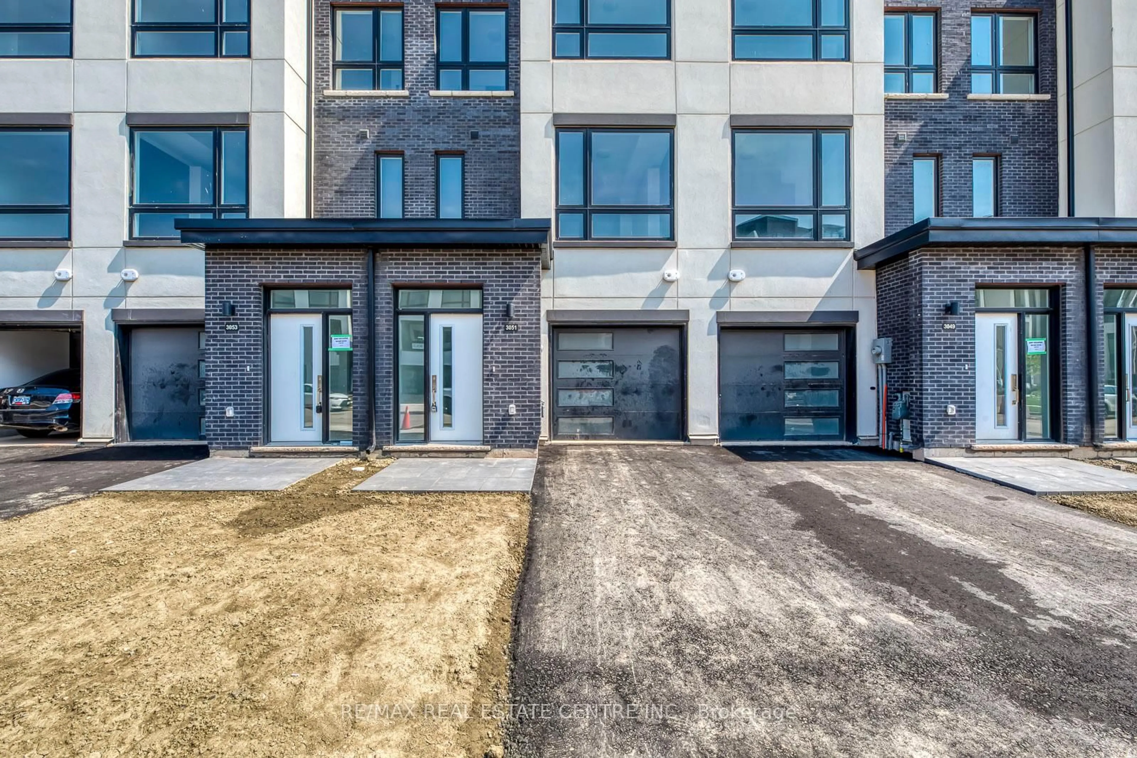 Unknown for 3049 Trailside Dr, Oakville Ontario L6M 5R5