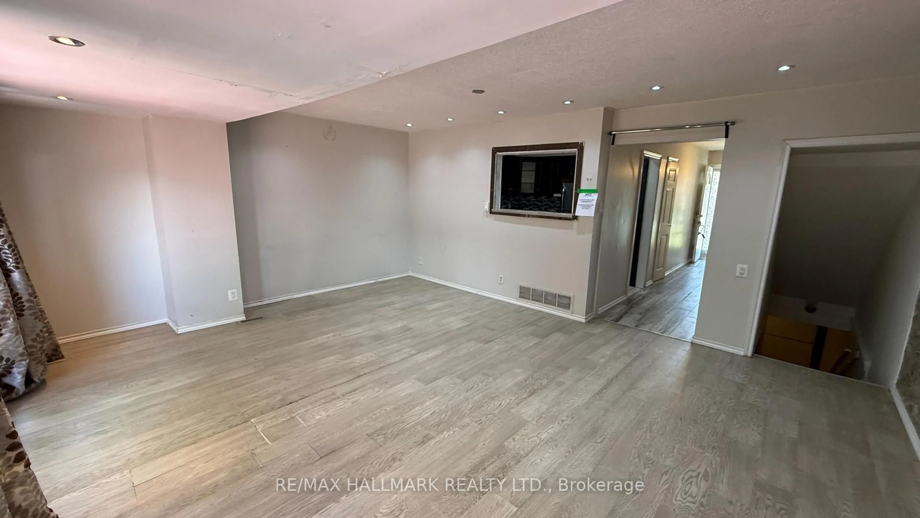 A pic of a room for 3600 Morning Star Dr #10, Mississauga Ontario L4T 1Y5