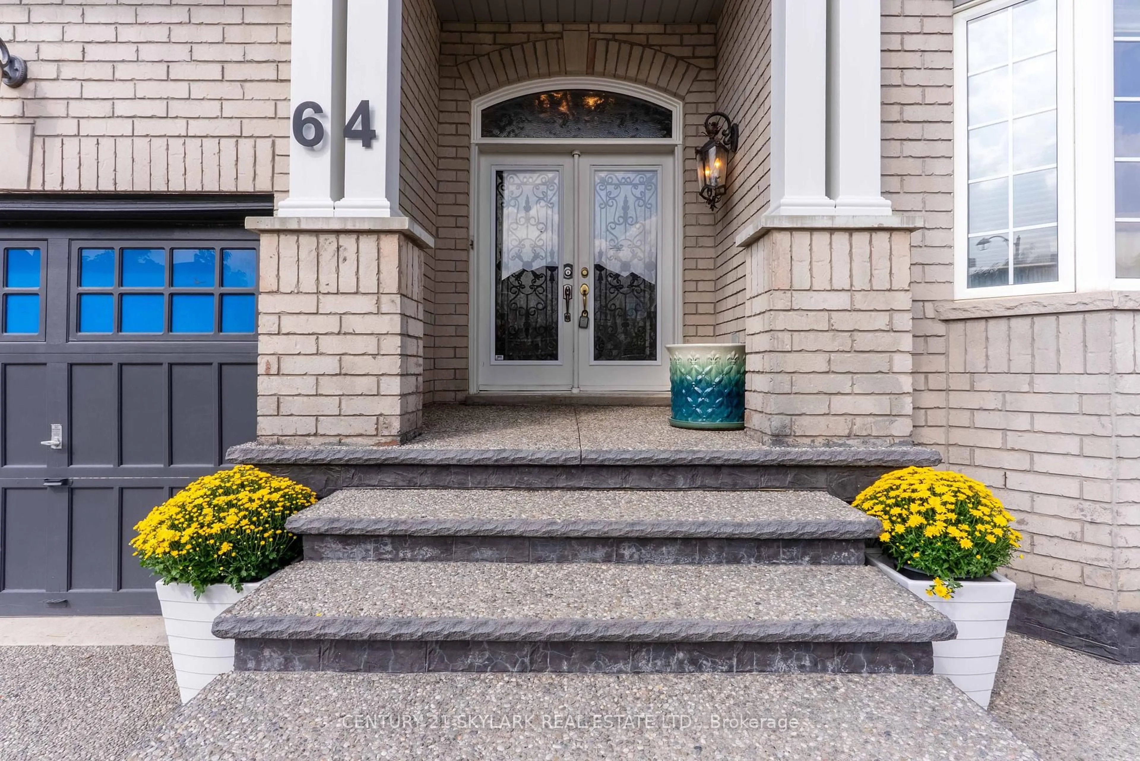 Indoor entryway for 64 Jacksonville Dr, Brampton Ontario L6P 2Z2