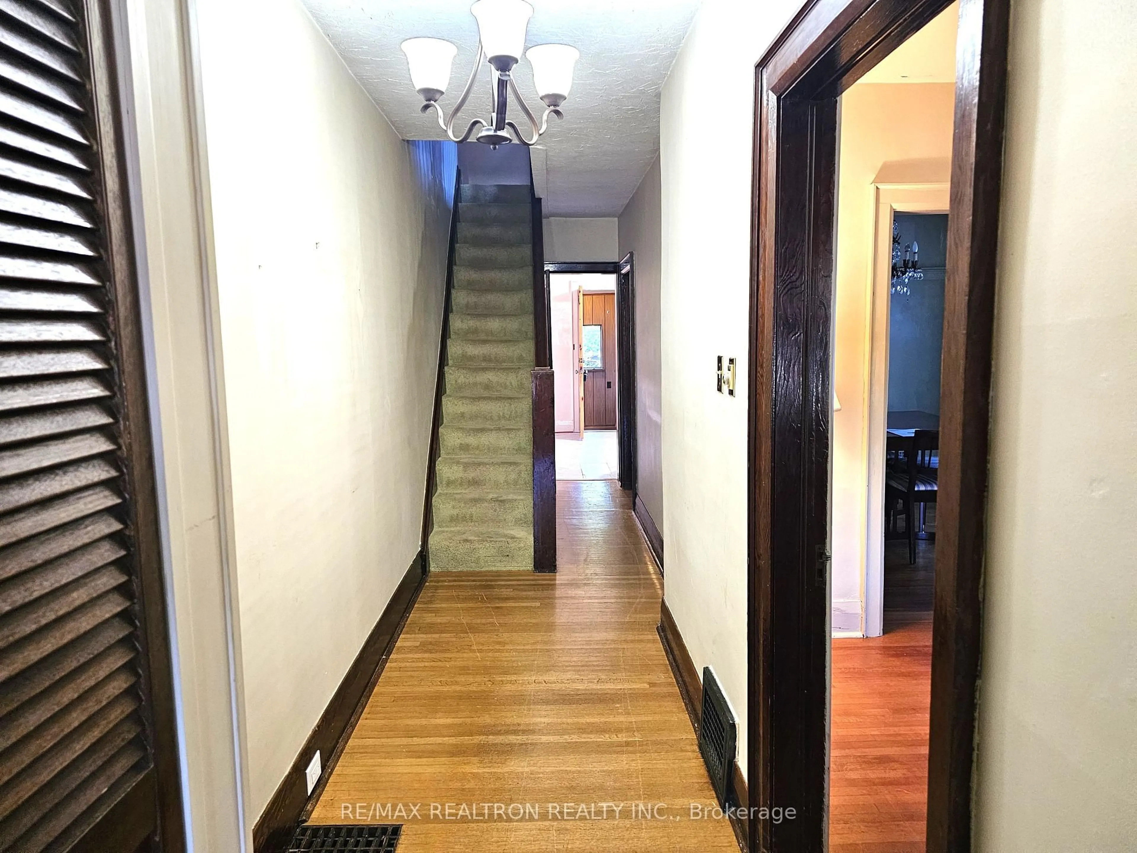 Indoor foyer for 30 Livingstone Ave, Toronto Ontario M6E 2L8