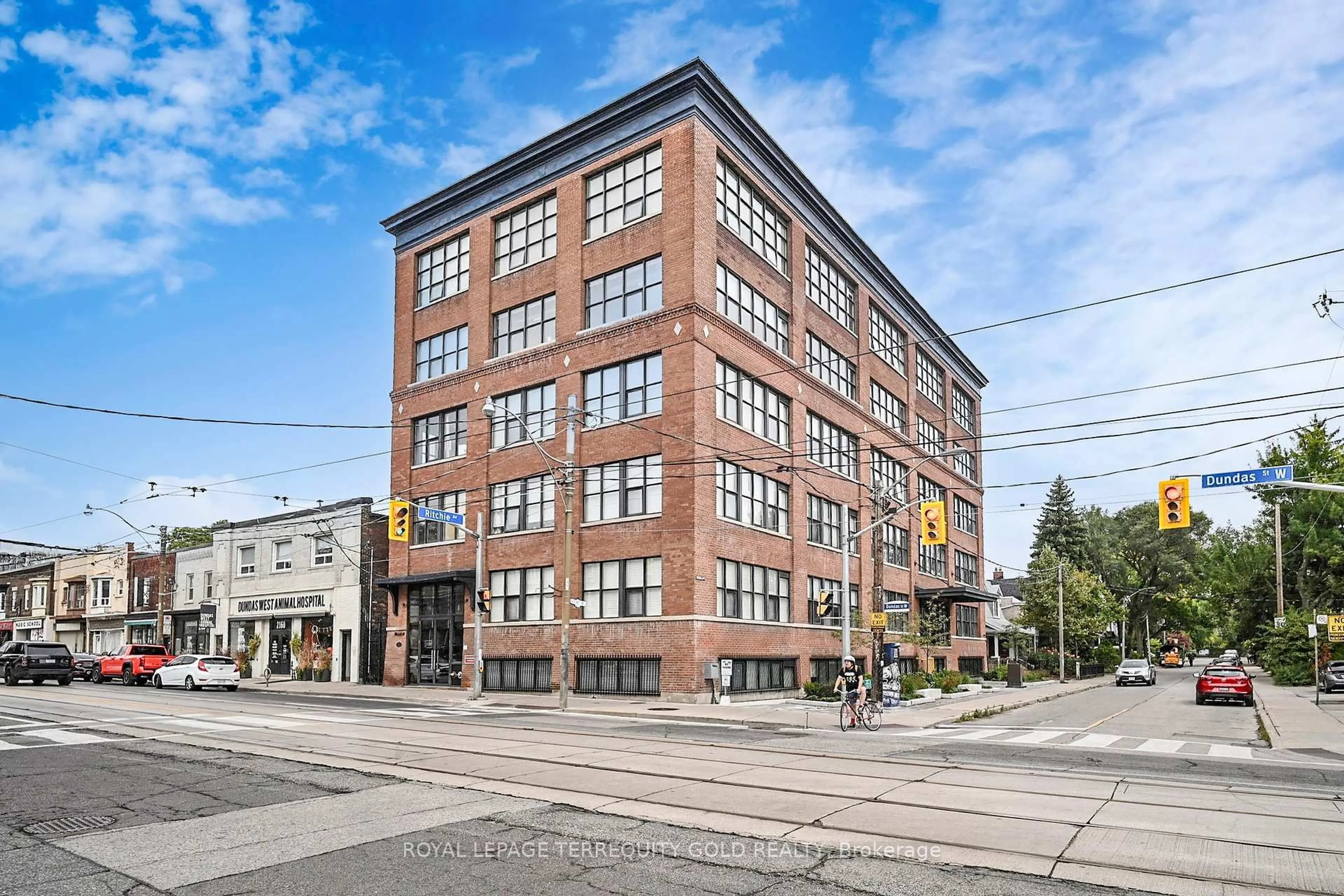Unknown for 2154 Dundas St #107, Toronto Ontario M6R 1X3