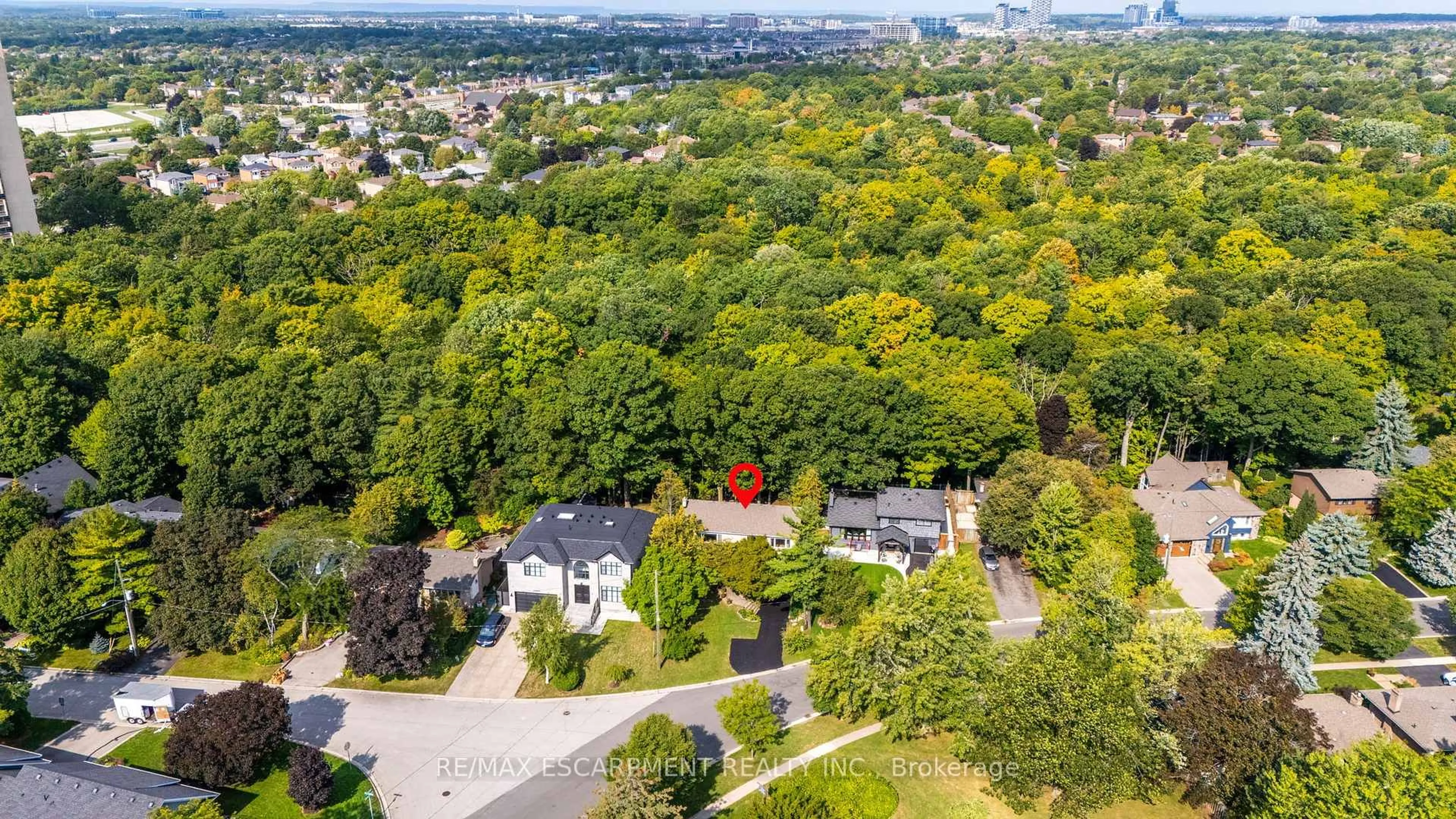 A pic from outside/outdoor area/front of a property/back of a property/a pic from drone, unknown for 463 Grand Blvd, Oakville Ontario L6H 1P2