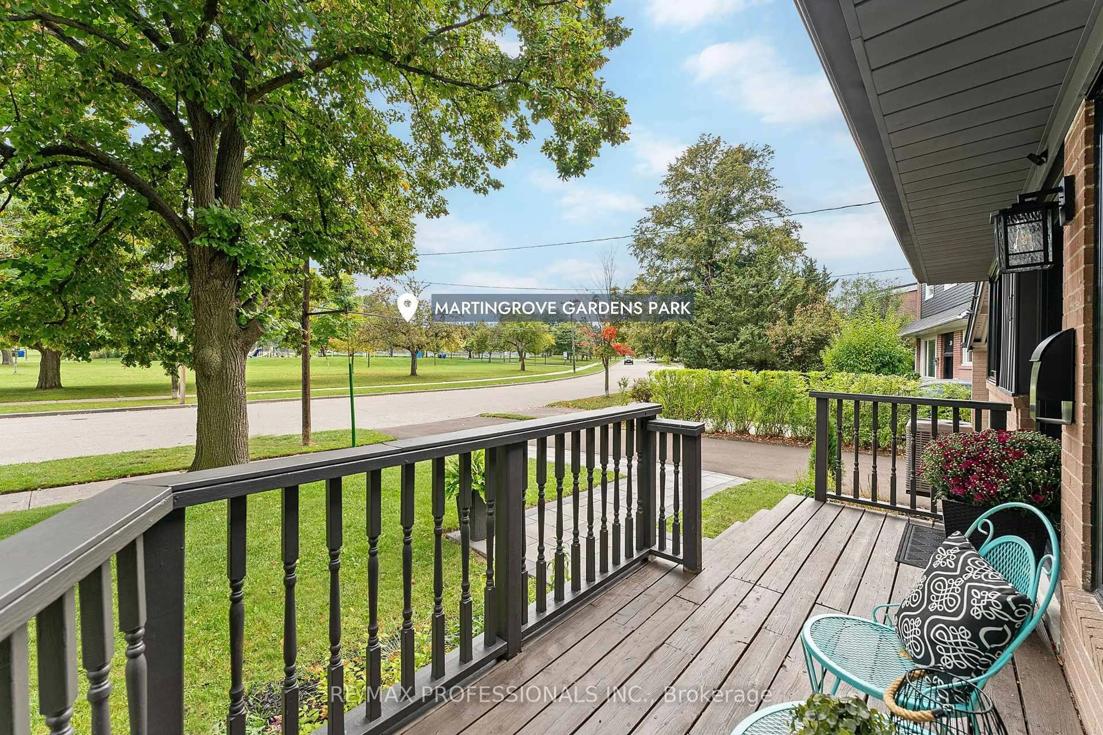 Patio, water/lake/river/ocean view for 18 Lavington Dr, Toronto Ontario M9R 2G9