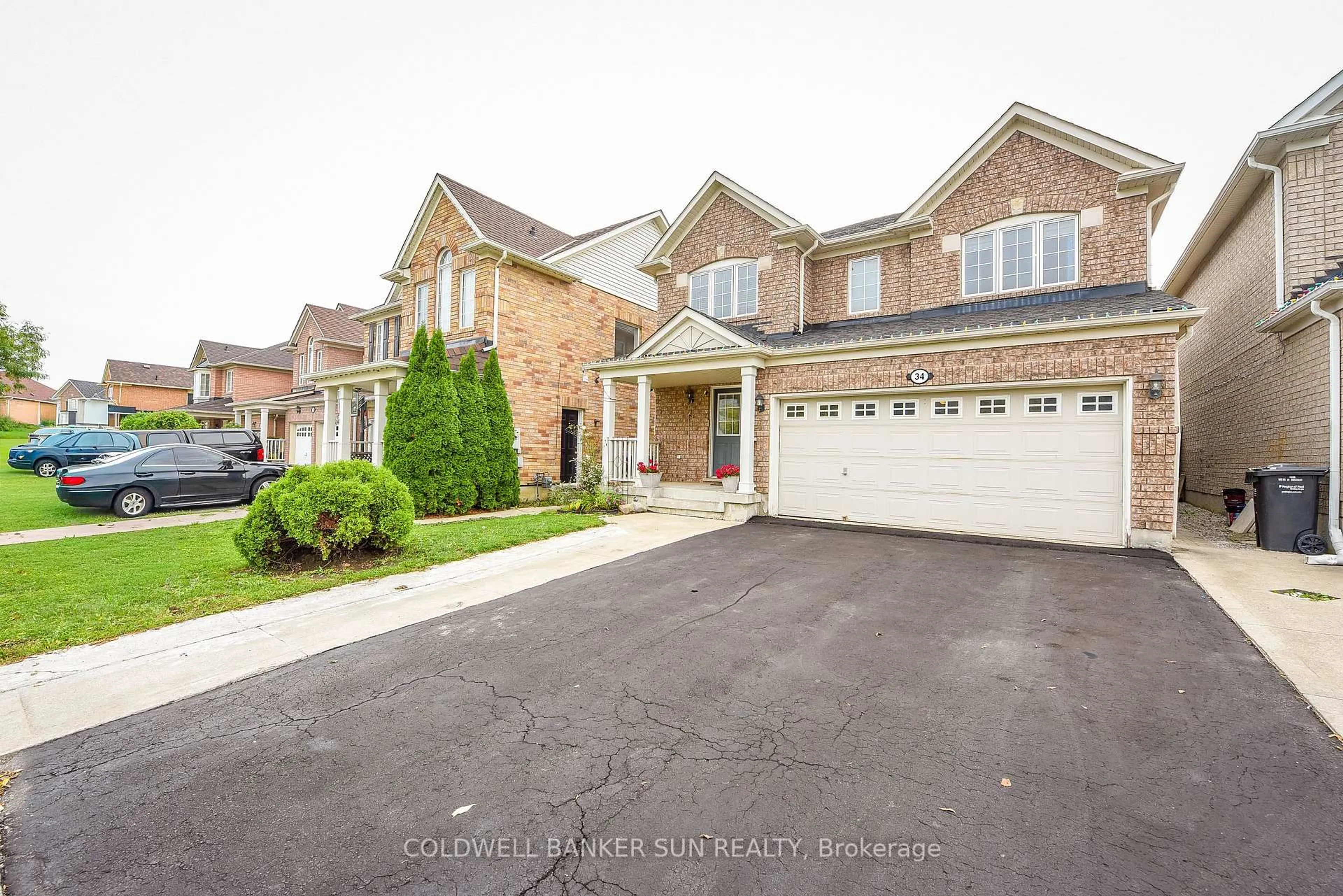A pic from outside/outdoor area/front of a property/back of a property/a pic from drone, street for 34 Benmore Cres, Brampton Ontario L6P 2T3