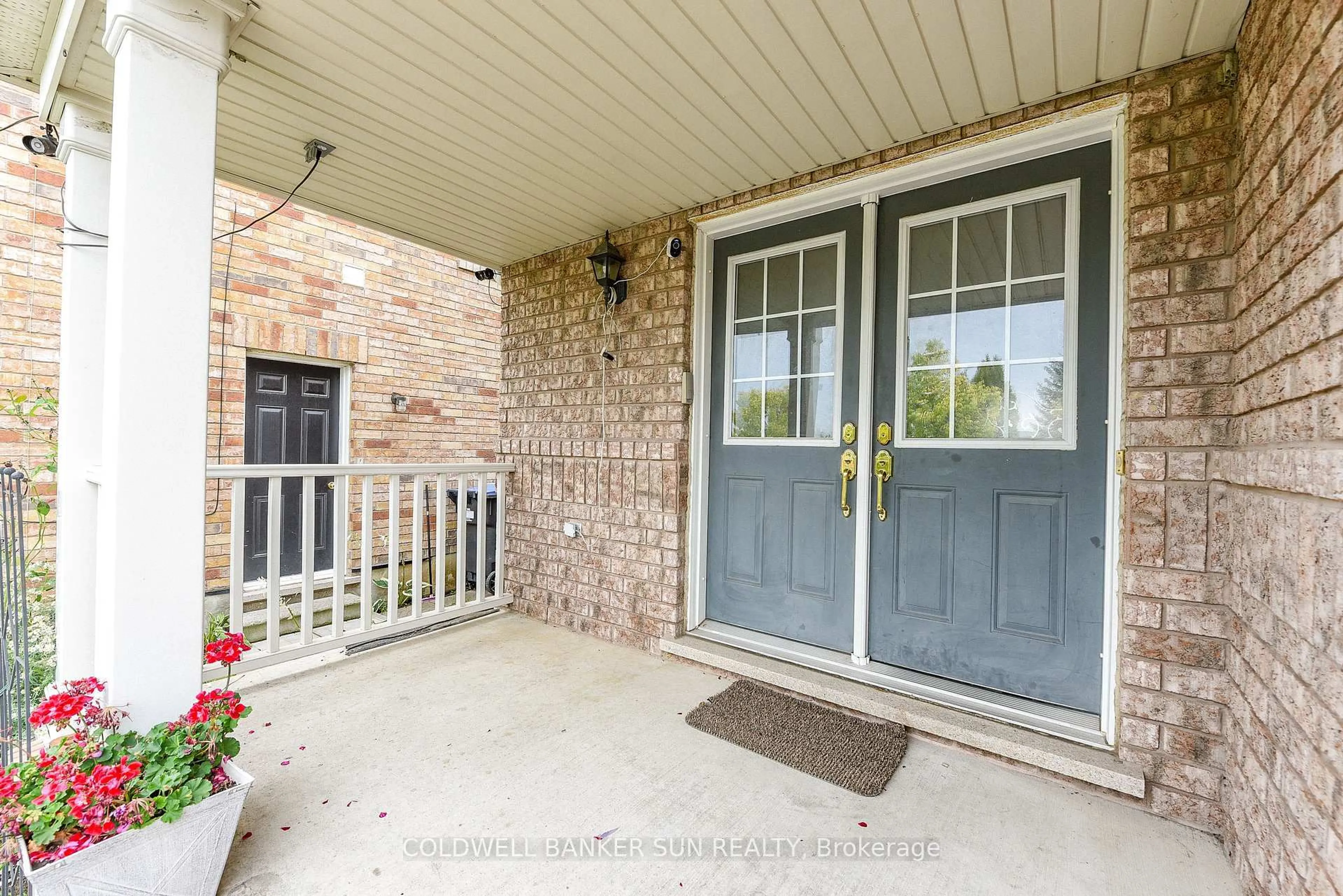 Indoor entryway for 34 Benmore Cres, Brampton Ontario L6P 2T3