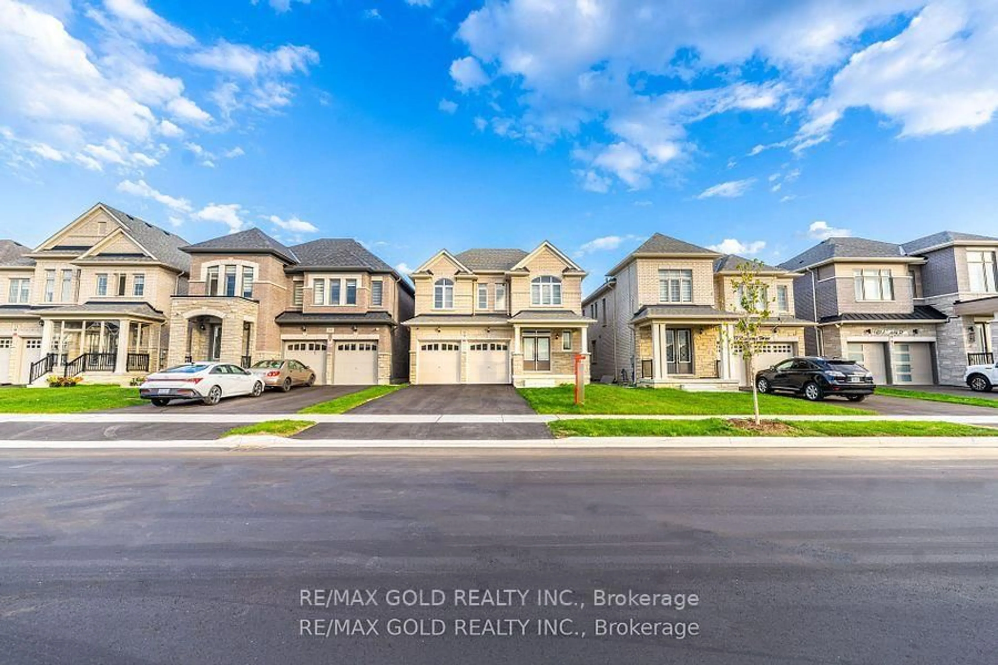 A pic from outside/outdoor area/front of a property/back of a property/a pic from drone, street for 35 Academy Dr, Brampton Ontario L6P 3C9
