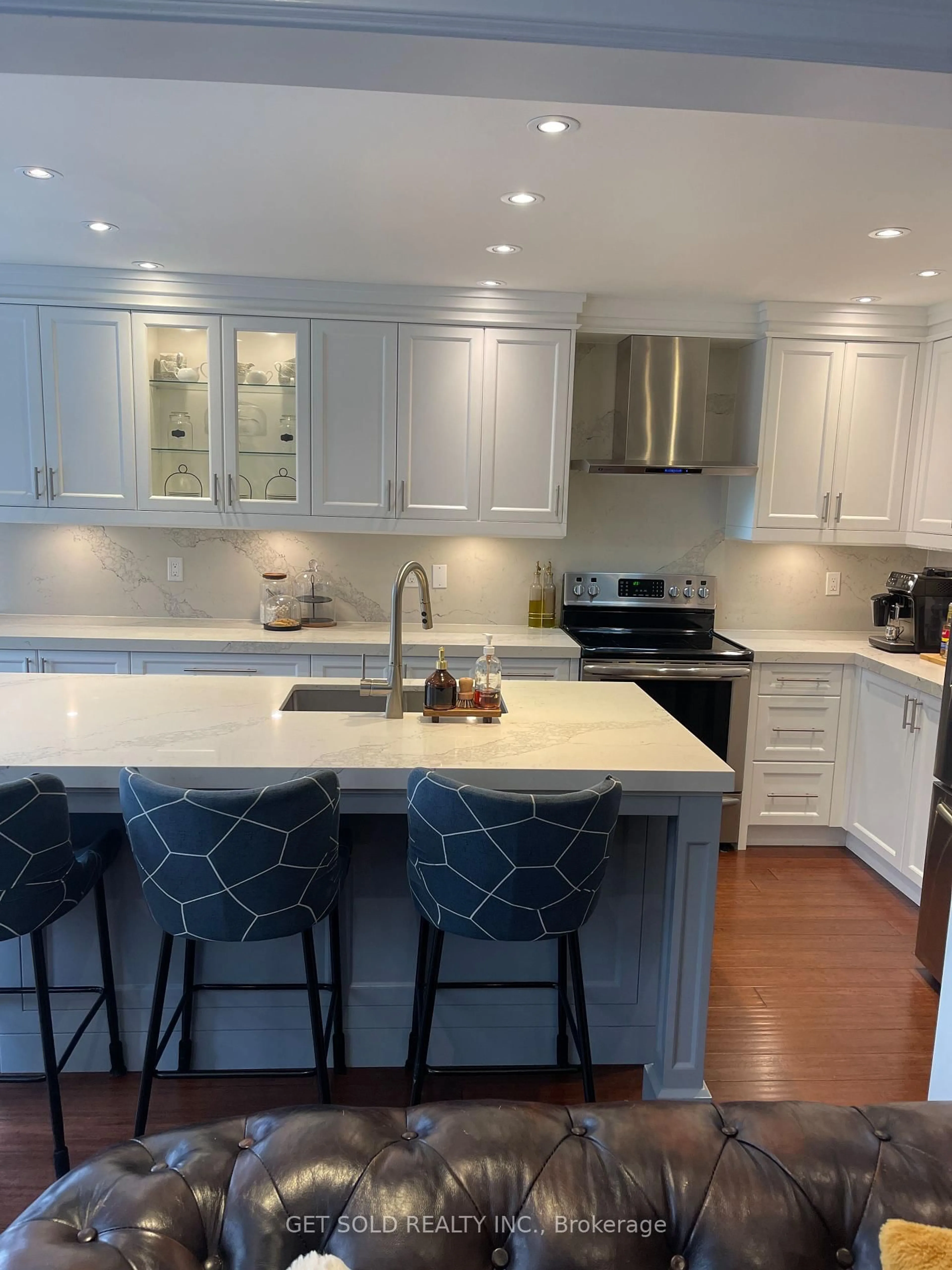 Open concept kitchen, unknown for 47 Trailview Lane, Caledon Ontario L7E 2W1