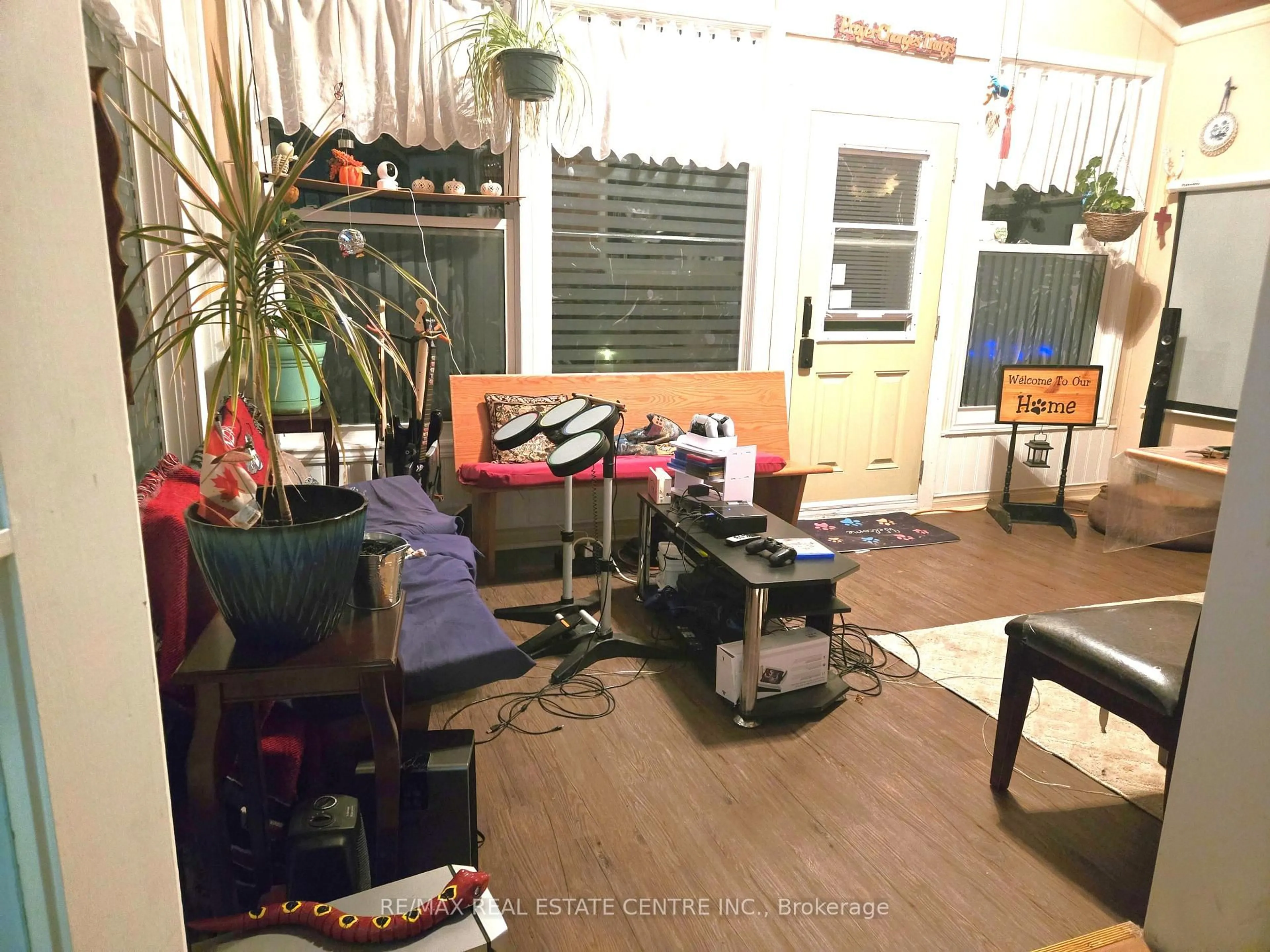 A pic of a room for 61 Cook St, Halton Hills Ontario L7J 1Z5
