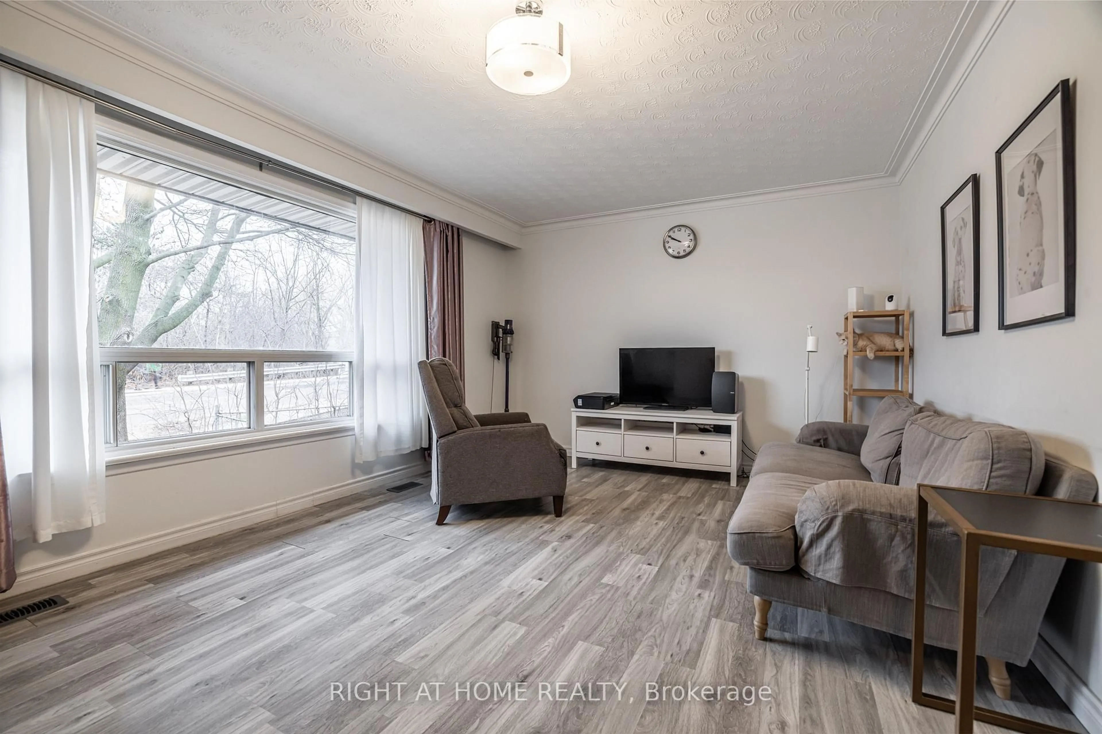 Living room with furniture, wood/laminate floor for 2076 Constance Dr, Oakville Ontario L6J 2V7