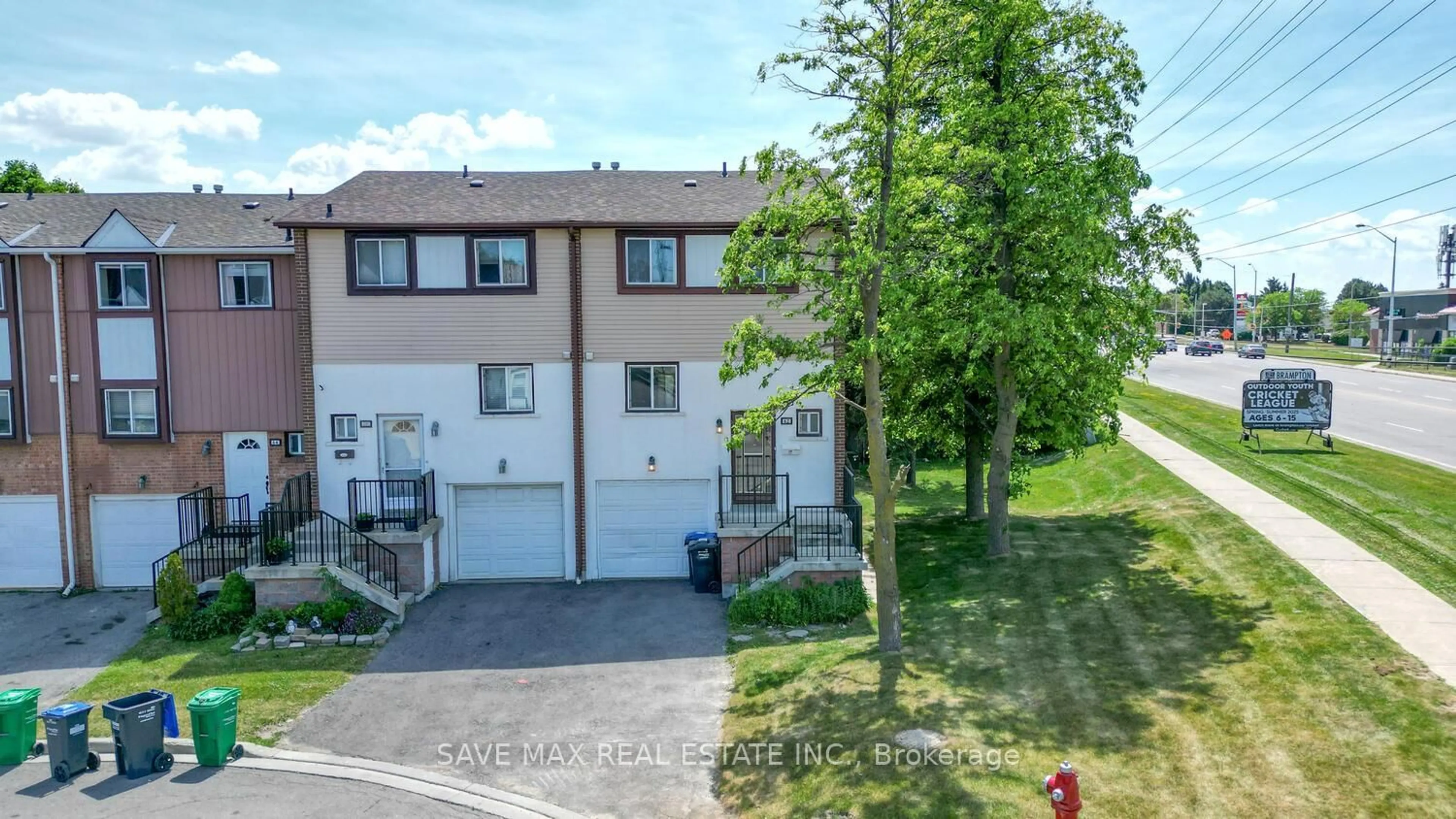 A pic from outside/outdoor area/front of a property/back of a property/a pic from drone, street for 62 Moregate Cres, Brampton Ontario L6S 3K9
