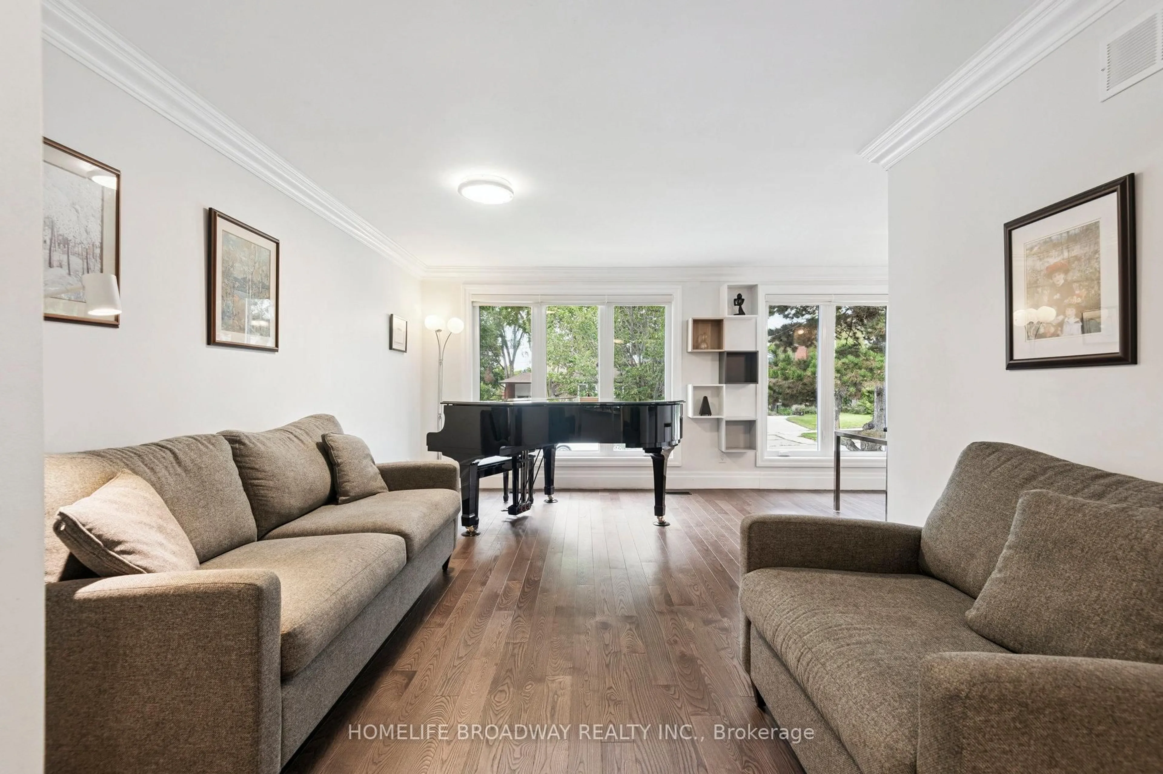 Living room with furniture, unknown for 17 Jill Cres, Toronto Ontario M9B 6B2