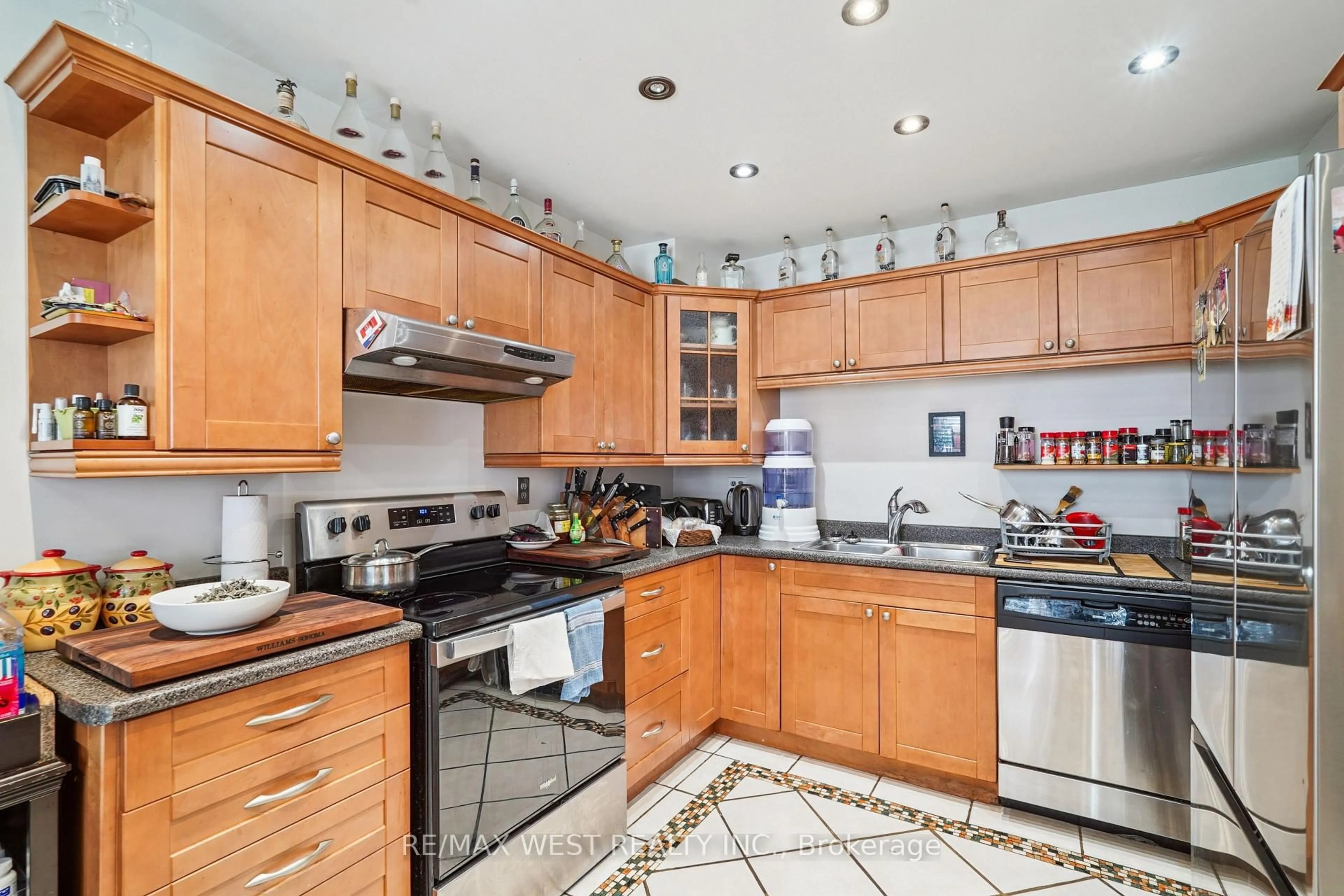 Standard kitchen, unknown for 52 Old Burnhamthorpe Rd #2, Toronto Ontario M9C 3J5
