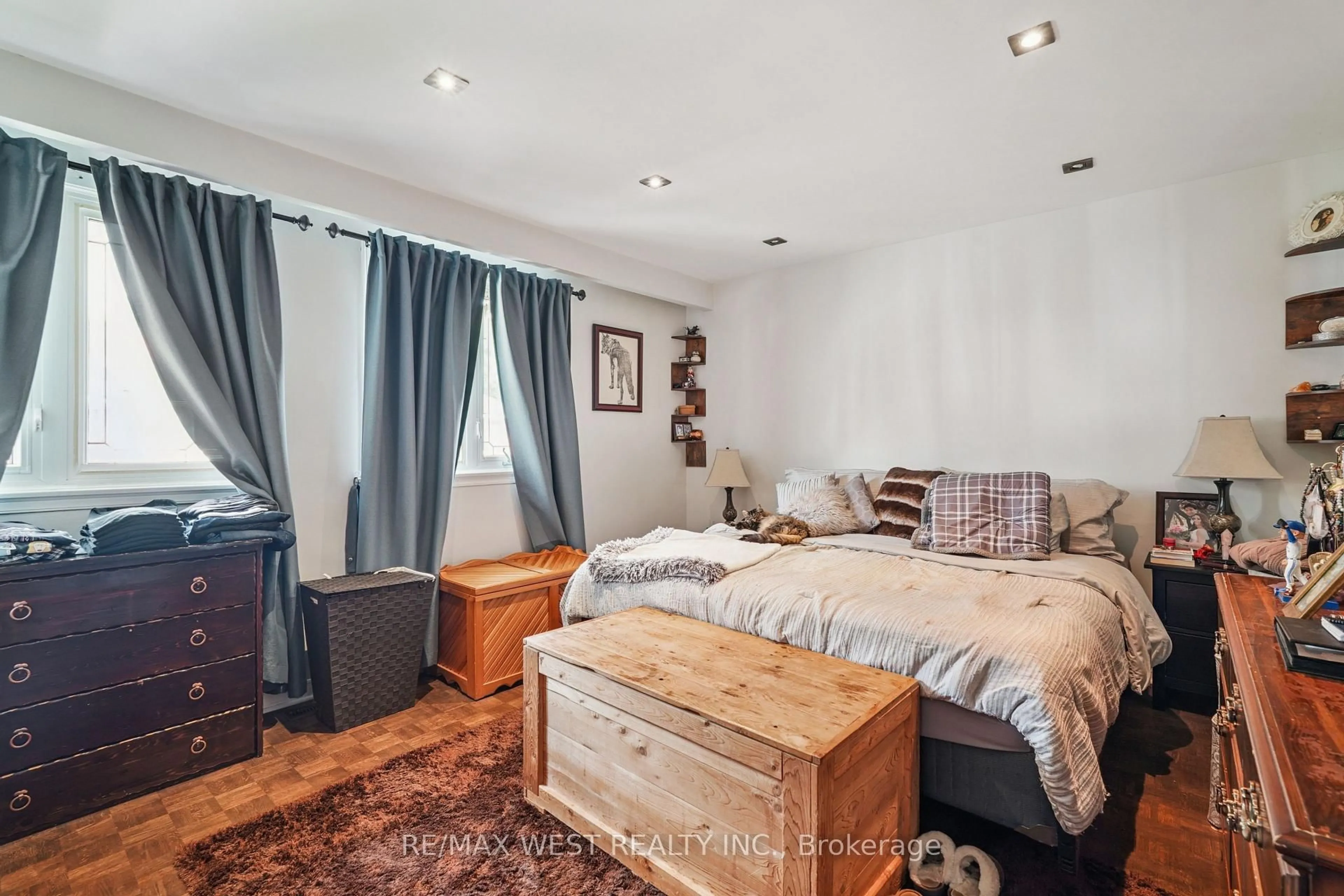 A pic of a room for 52 Old Burnhamthorpe Rd #2, Toronto Ontario M9C 3J5