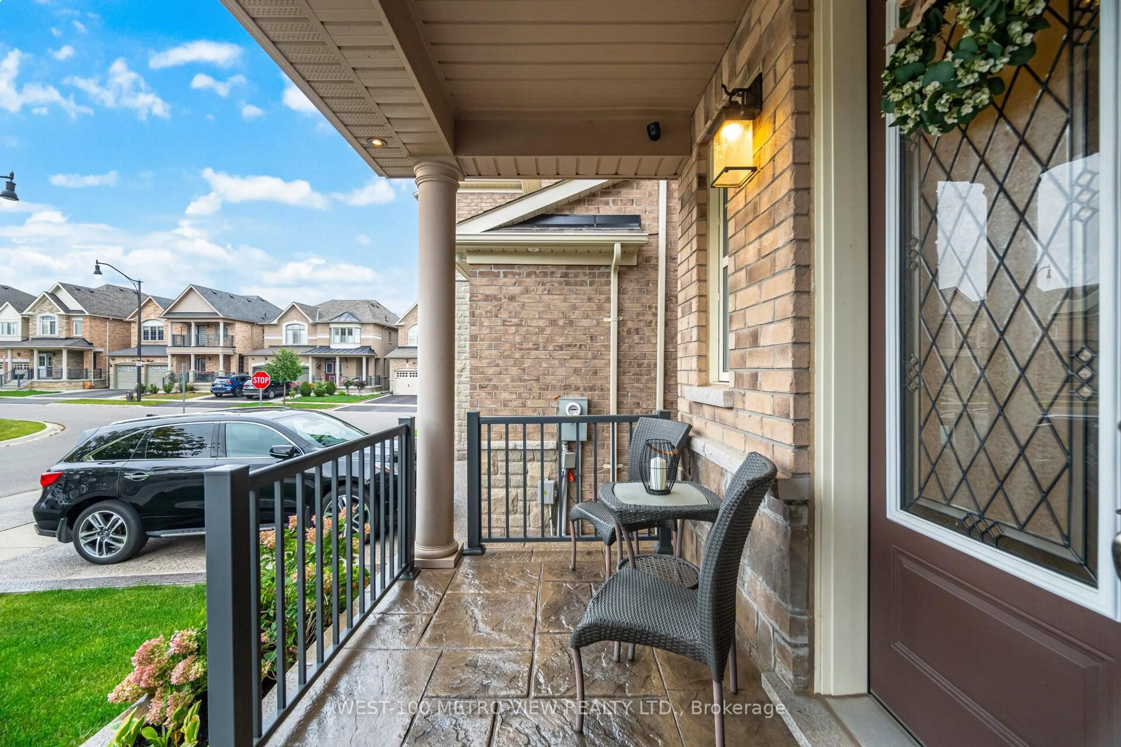 Patio, street for 4 Ivor Cres, Brampton Ontario L7A 4L5