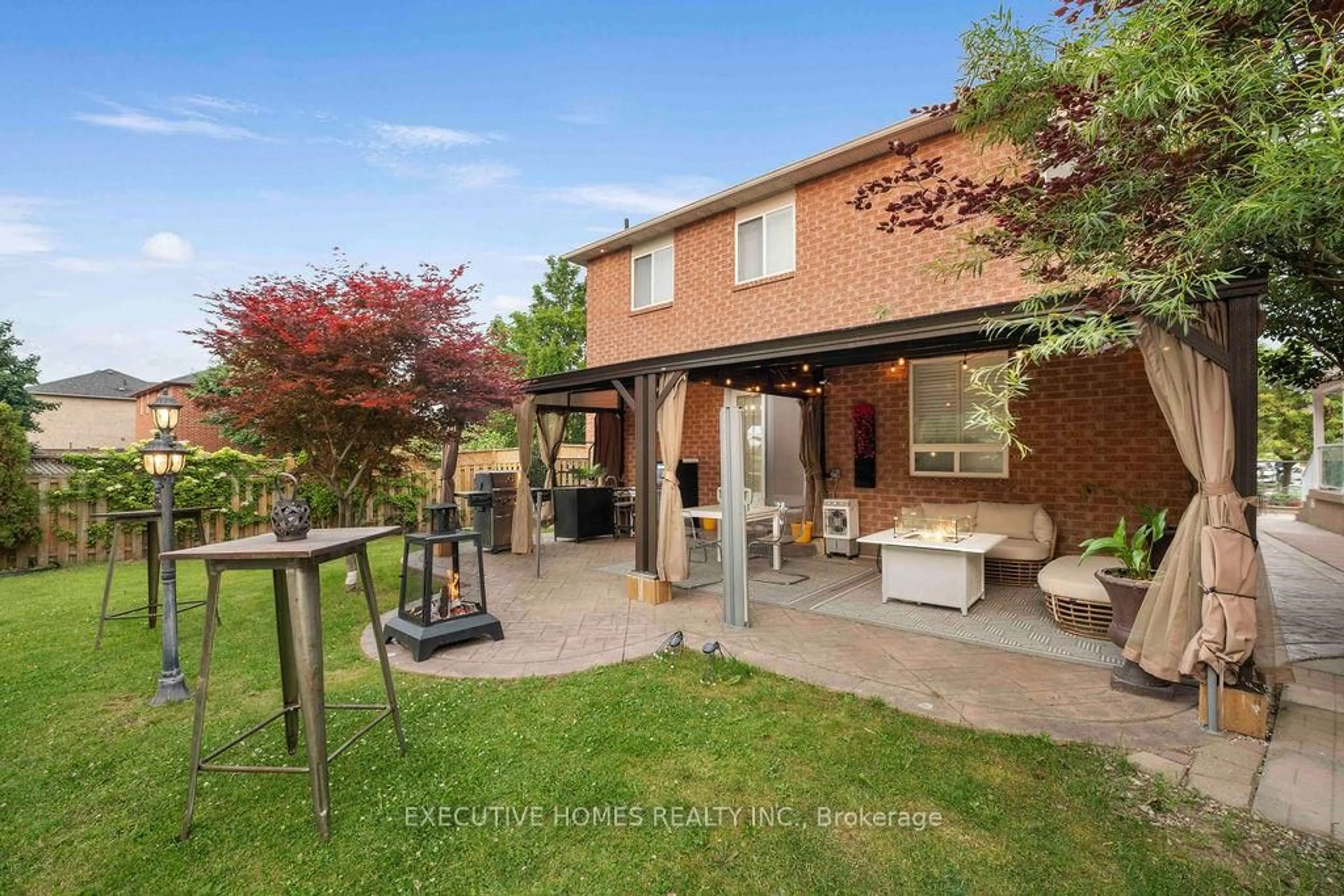 Unknown for 8 Shallimar Crt, Brampton Ontario L6X 4N2