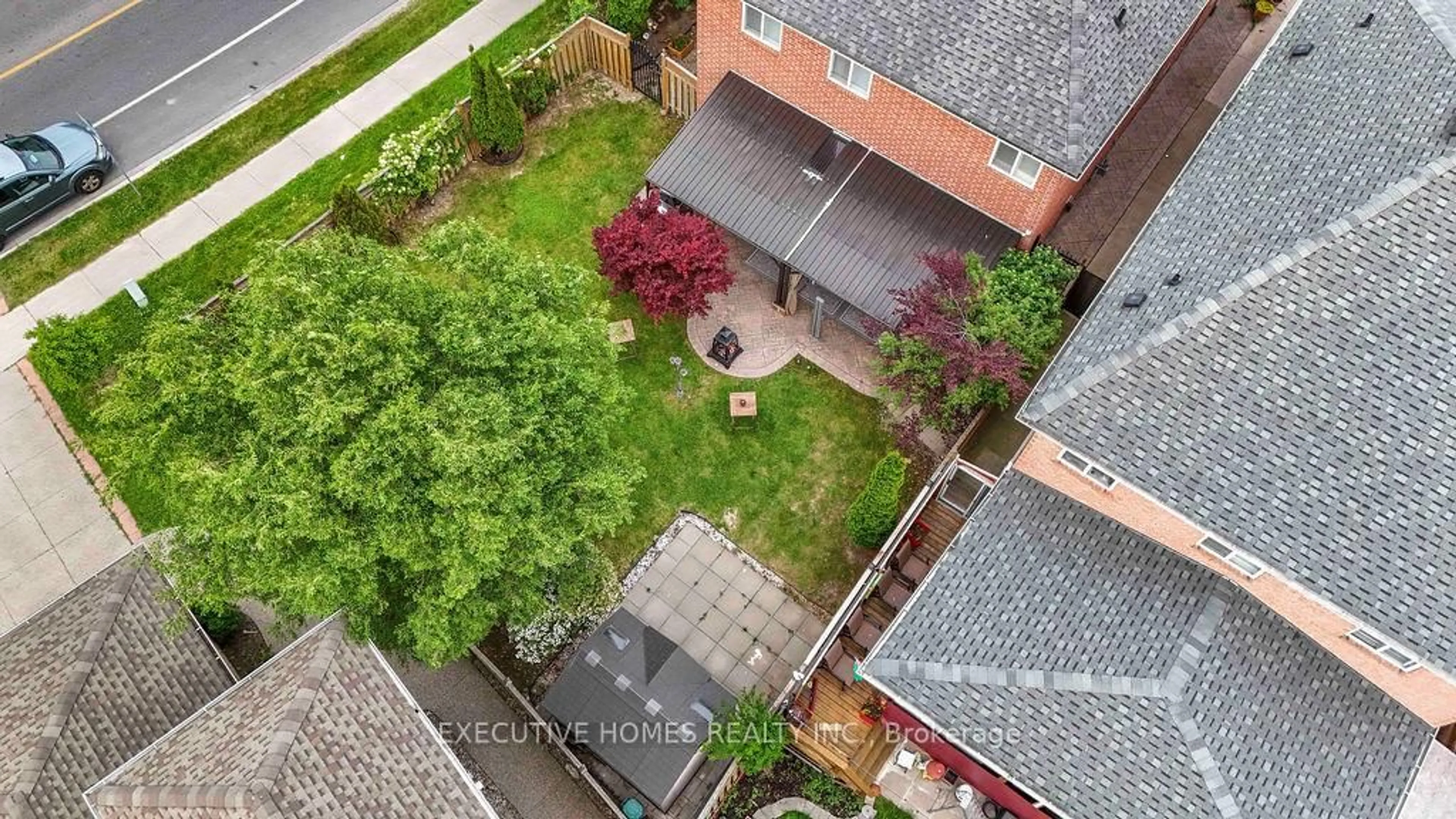 A pic from outside/outdoor area/front of a property/back of a property/a pic from drone, city buildings view from balcony for 8 Shallimar Crt, Brampton Ontario L6X 4N2
