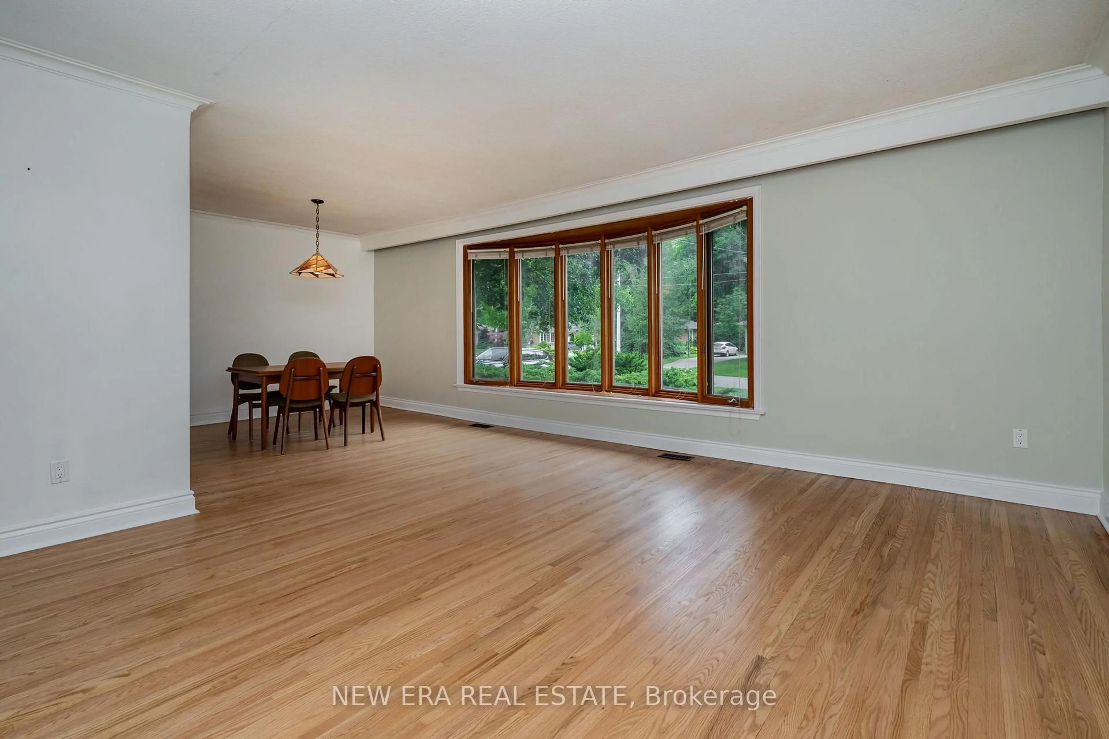 Dining room, wood/laminate floor for 1553 Wembury Rd, Mississauga Ontario L5J 2L8