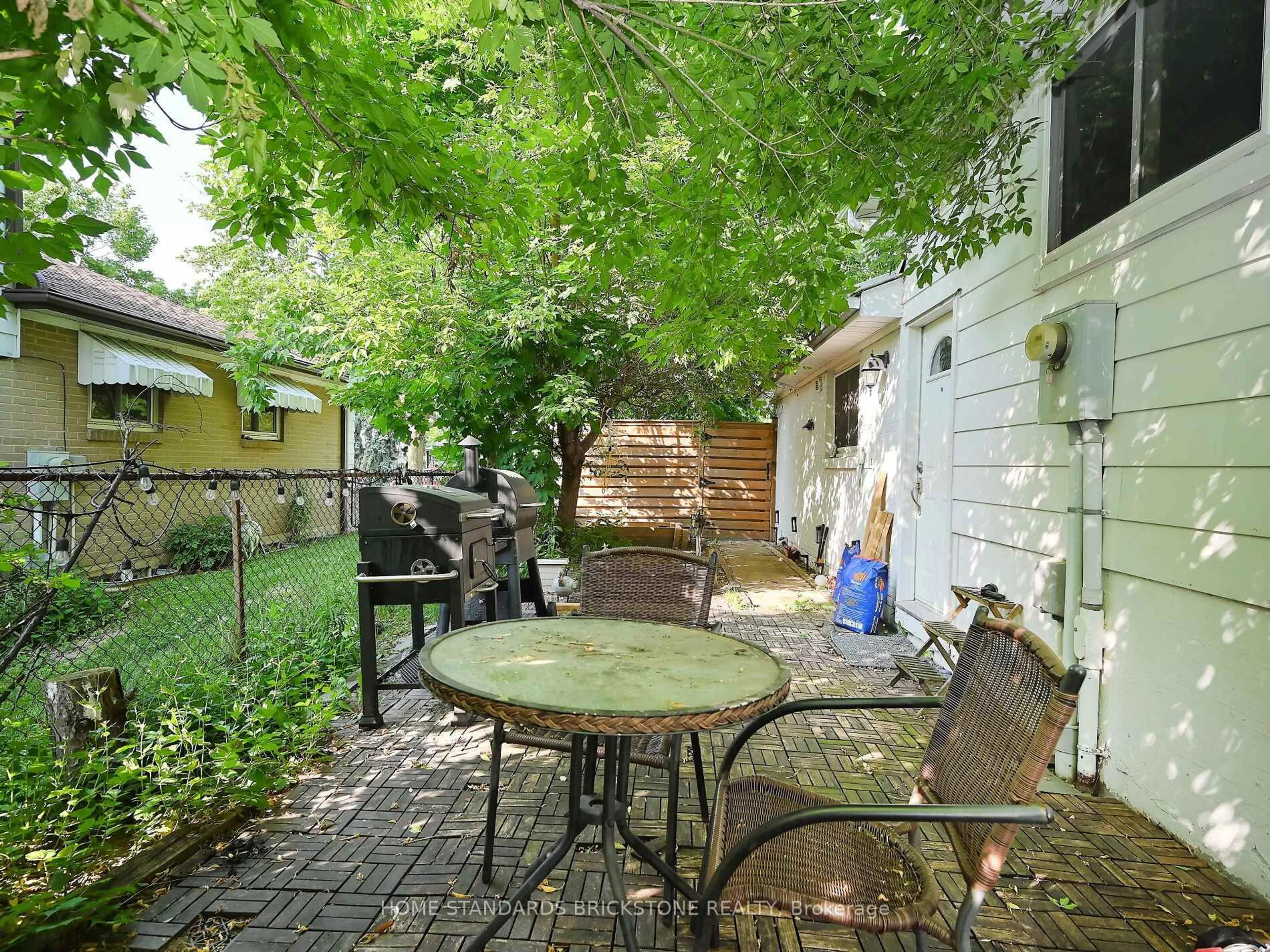 Patio, street for 1360 Glen Rutley Circ, Mississauga Ontario L4X 1Z6