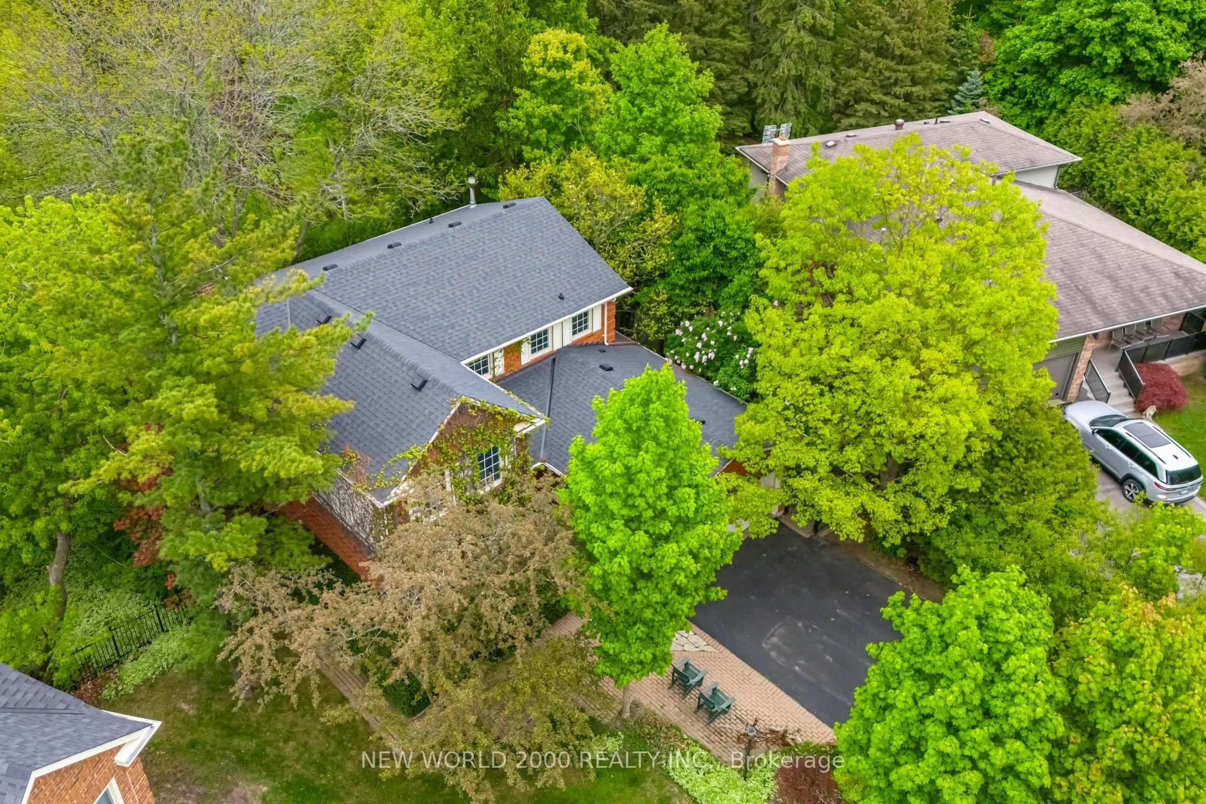 A pic from outside/outdoor area/front of a property/back of a property/a pic from drone, forest/trees view for 254 Maidstone Crt, Caledon Ontario L7E 3V2