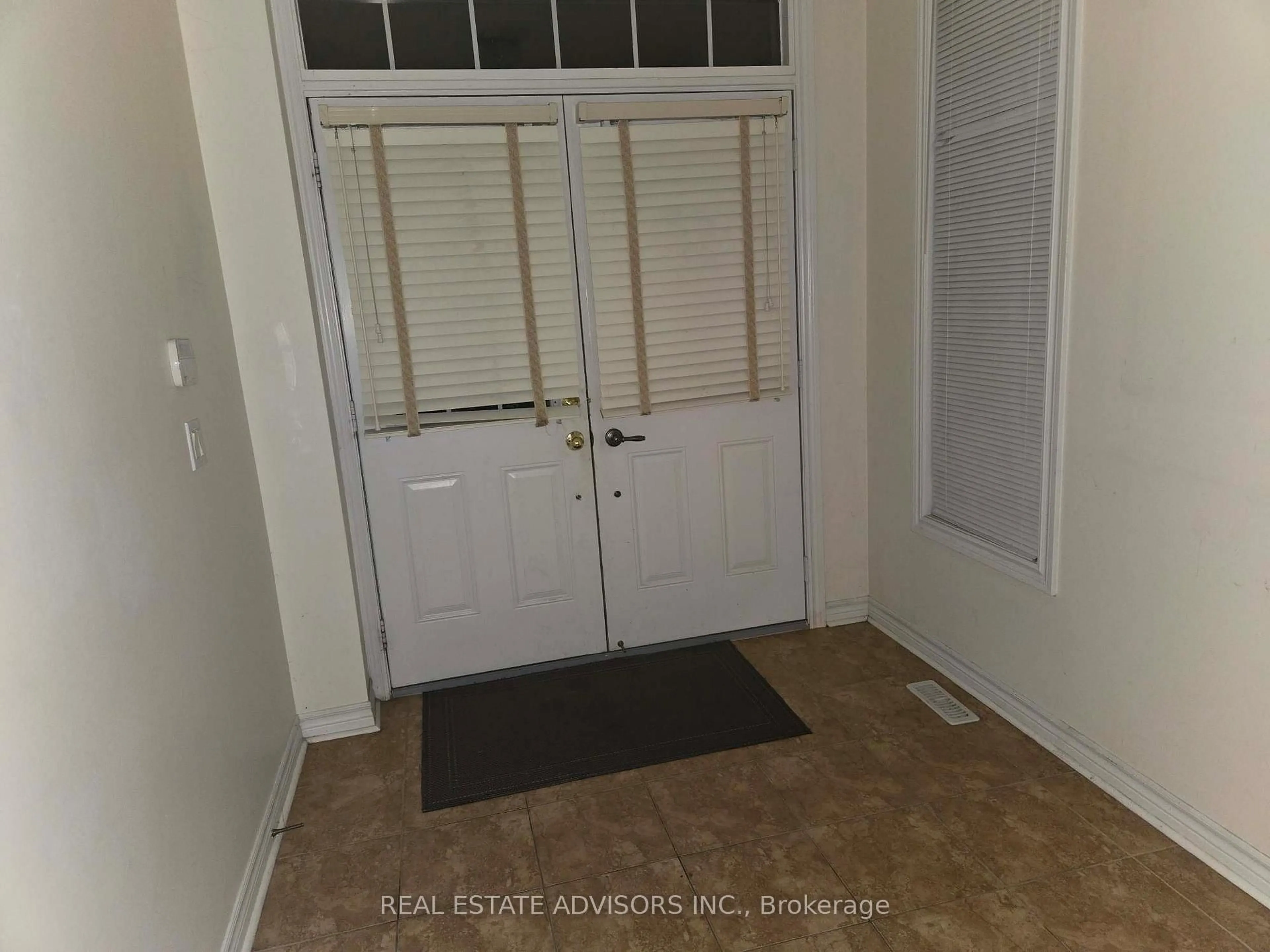 Unknown for 3208 Countess Cres, Mississauga Ontario L5M 0E2