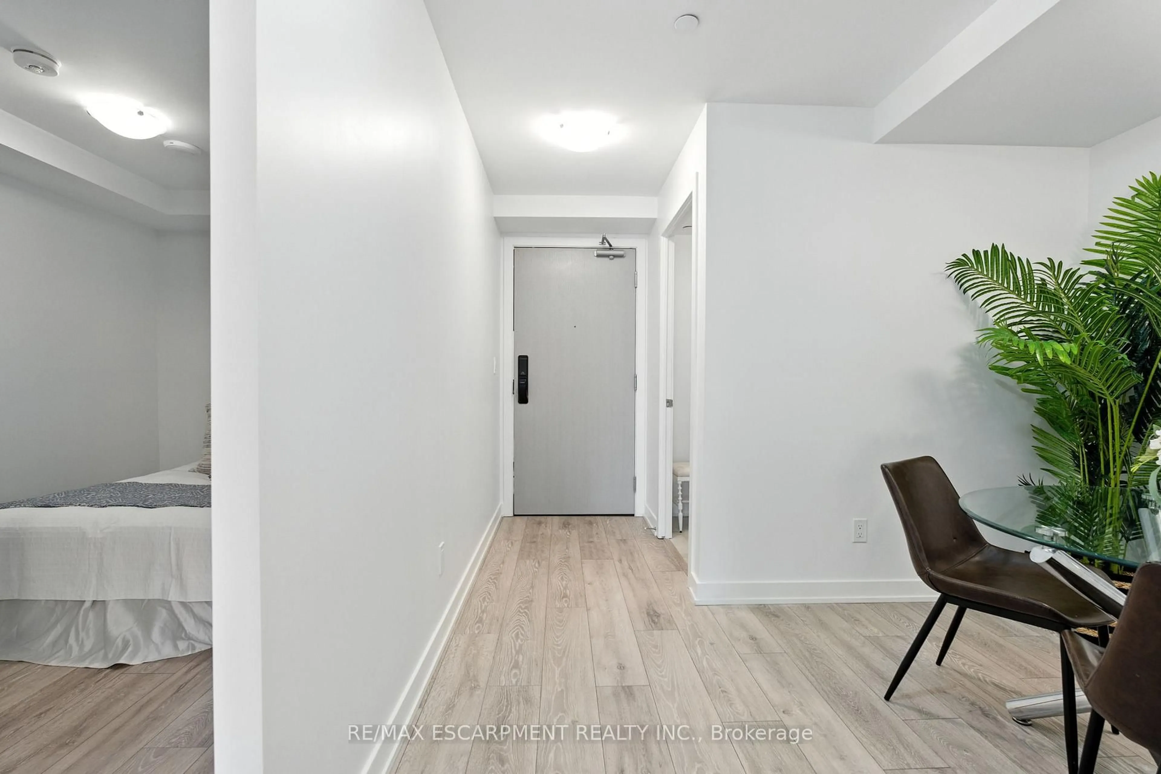 Indoor entryway for 3210 DAKOTA Common #A220, Burlington Ontario L7M 2A8