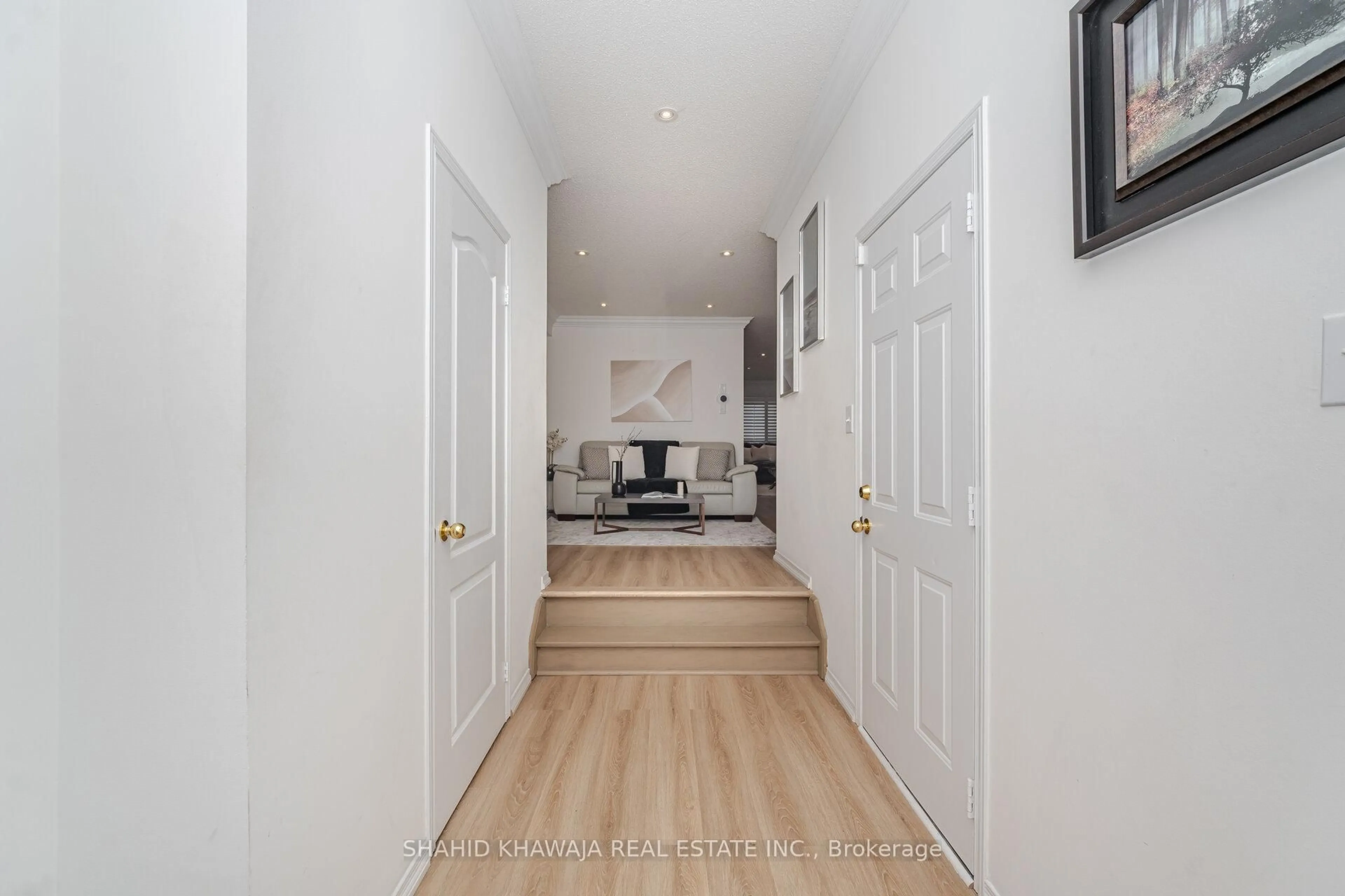 Indoor entryway for 3940 Skyview St, Mississauga Ontario L5M 8A4