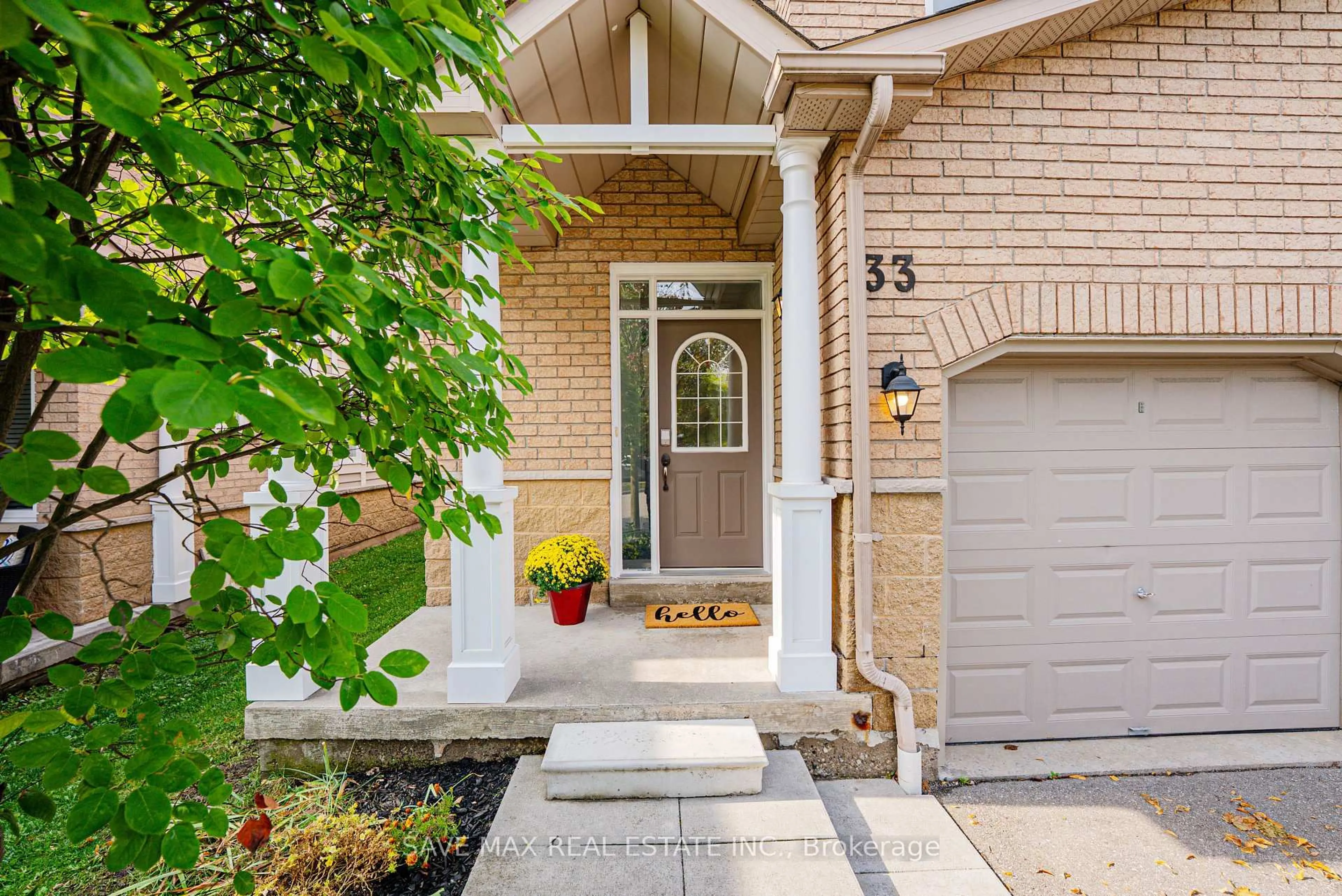 Home with brick exterior material, street for 833 Scollard Crt #33, Mississauga Ontario L5V 2B4