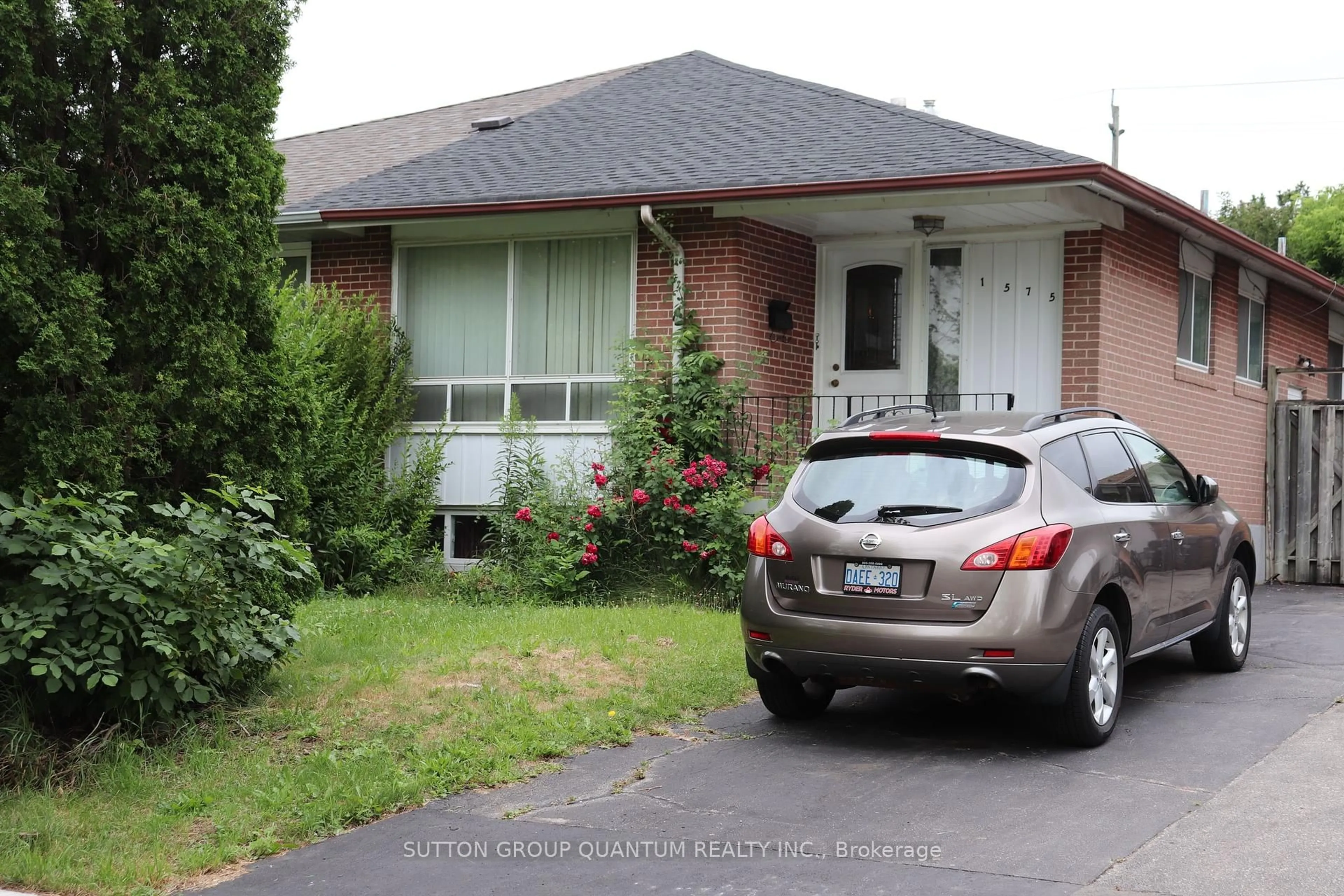 Home with brick exterior material, street for 1575 Sandgate Cres, Mississauga Ontario L5J 2E3