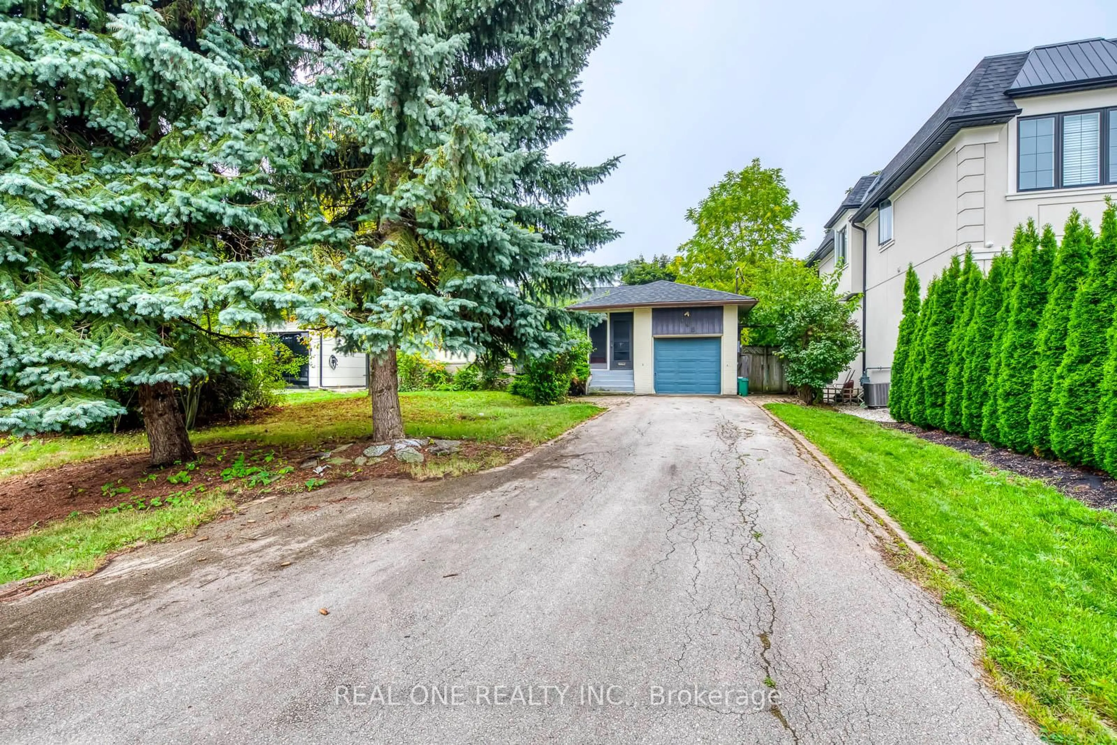 A pic from outside/outdoor area/front of a property/back of a property/a pic from drone, street for 398 Tennyson Dr, Oakville Ontario L6L 3Z1