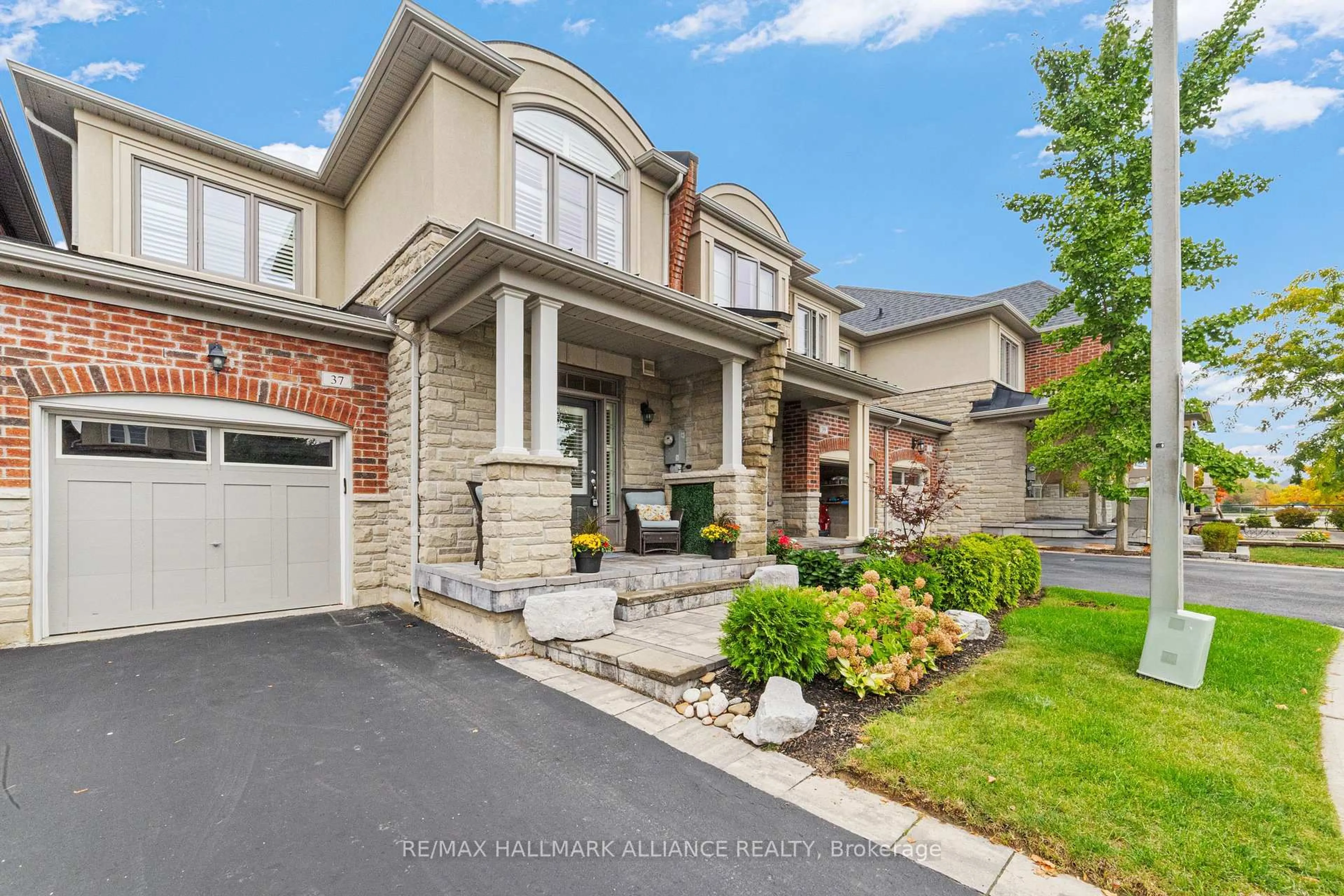 Home with brick exterior material, street for 37 Diamond Leaf Lane, Halton Hills Ontario L7G 0G7
