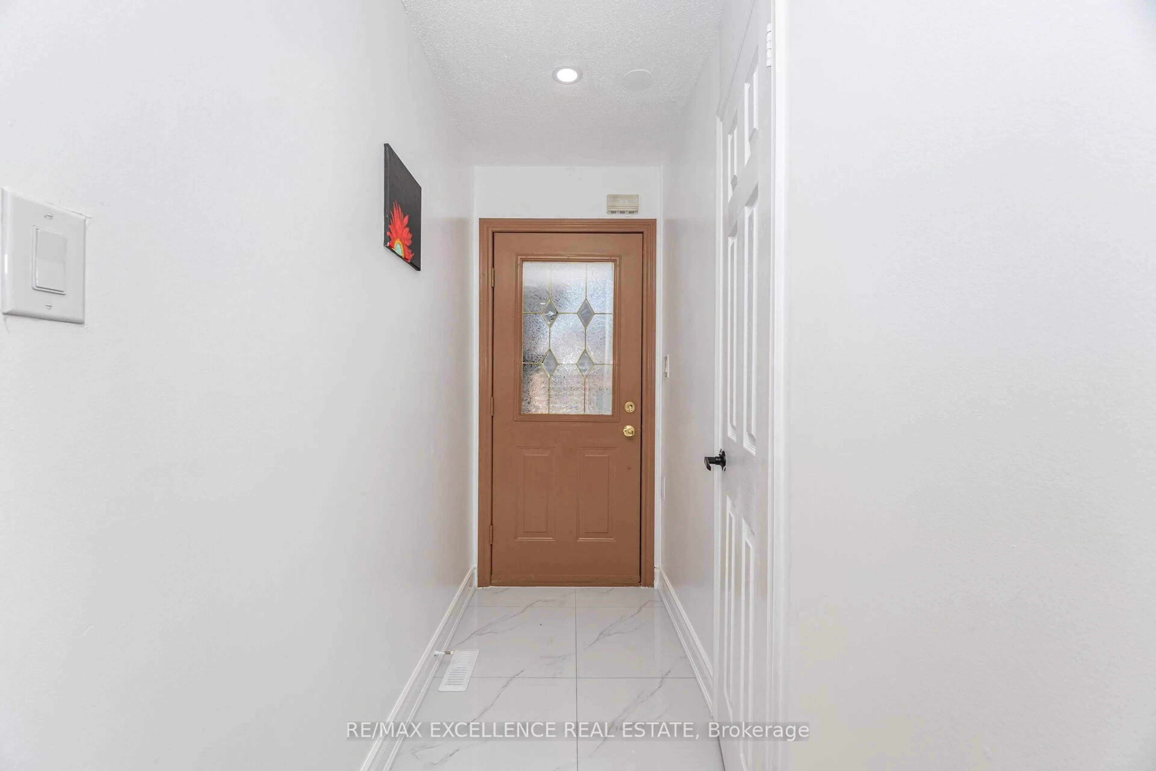 Indoor foyer for 36 Coppermill Dr, Brampton Ontario L7A 1M8