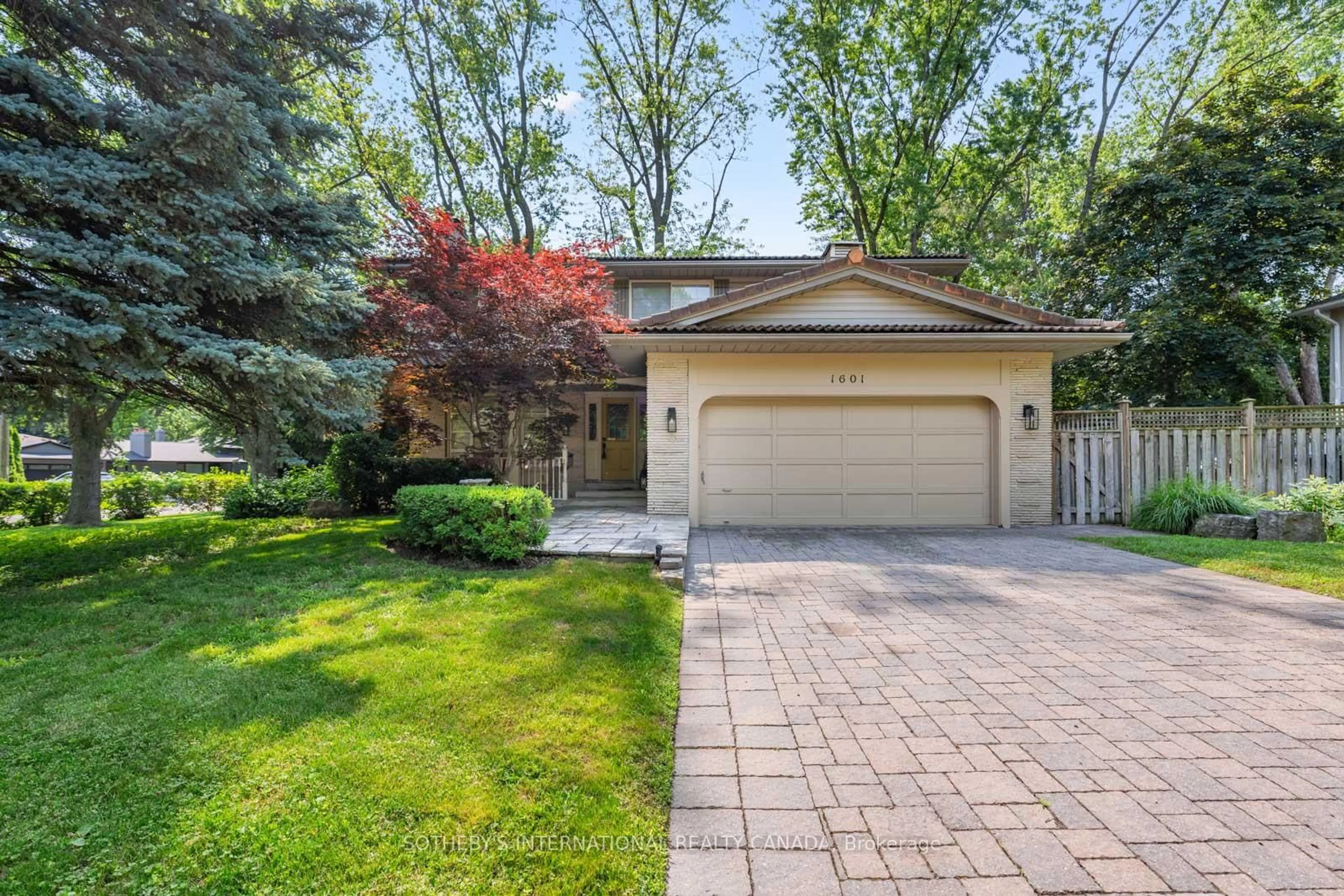 Patio, street for 1601 Calumet Pl, Mississauga Ontario L5J 3B1