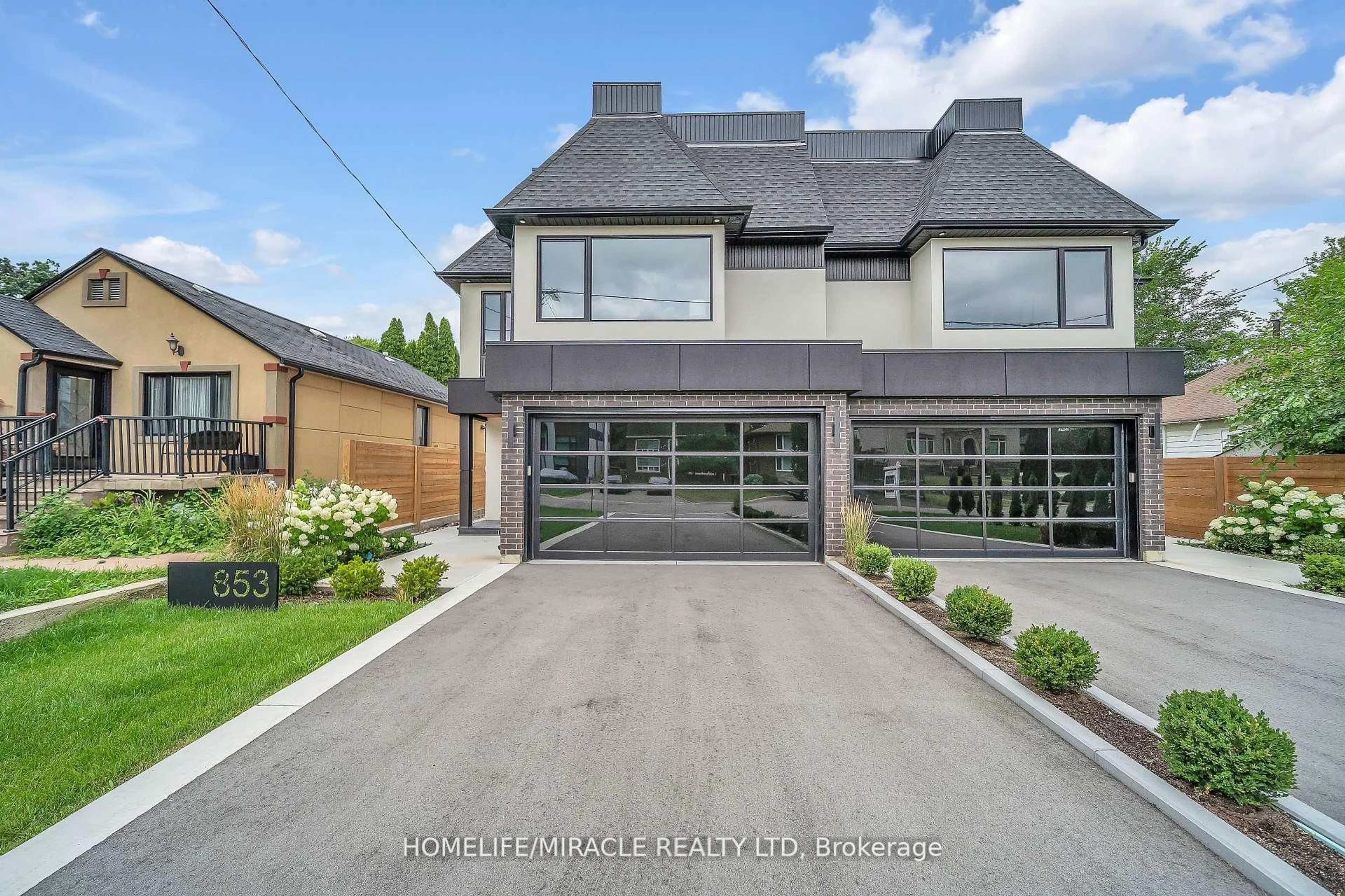 Unknown for 853 Tenth St, Mississauga Ontario L5E 1S7