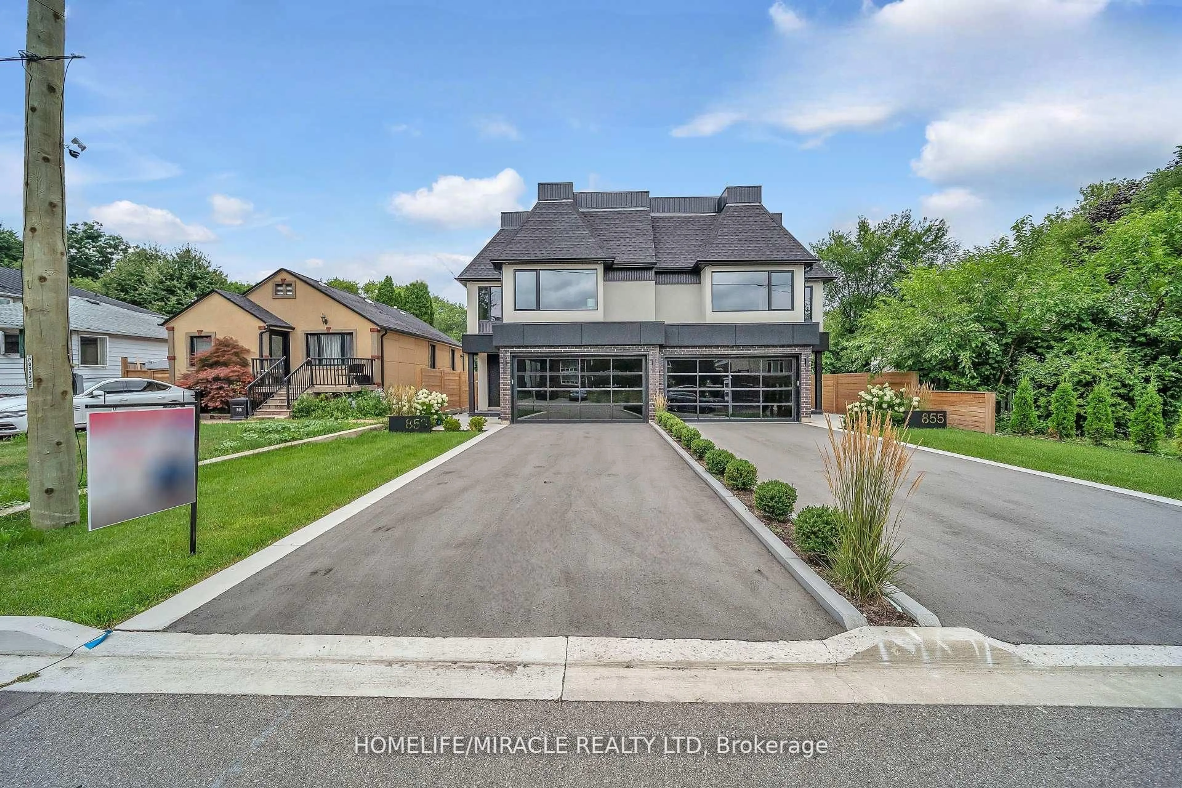 Unknown for 853 Tenth St, Mississauga Ontario L5E 1S7