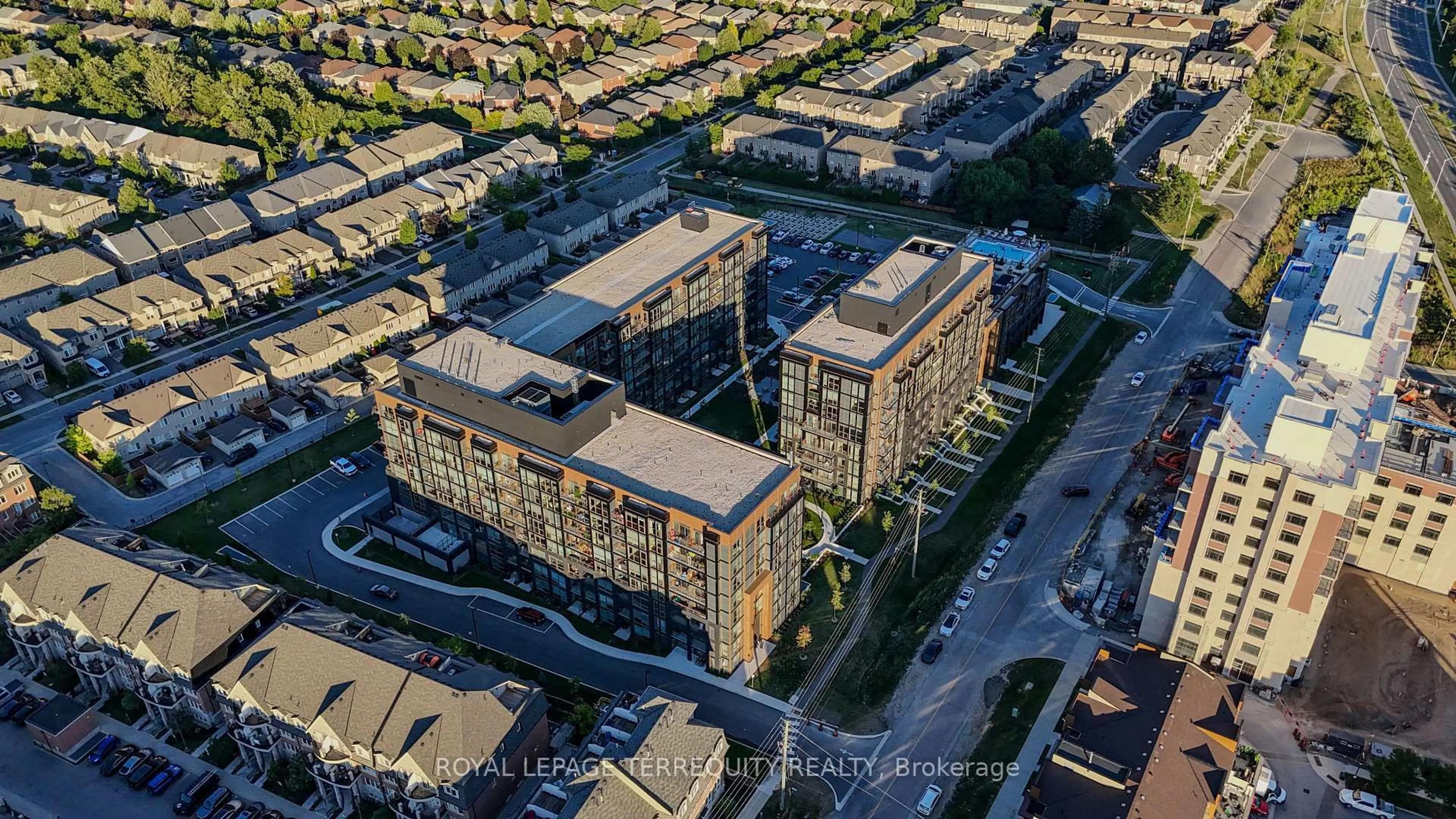 A pic from outside/outdoor area/front of a property/back of a property/a pic from drone, unknown for 2343 Khalsa Gate #611, Oakville Ontario L6M 5R6