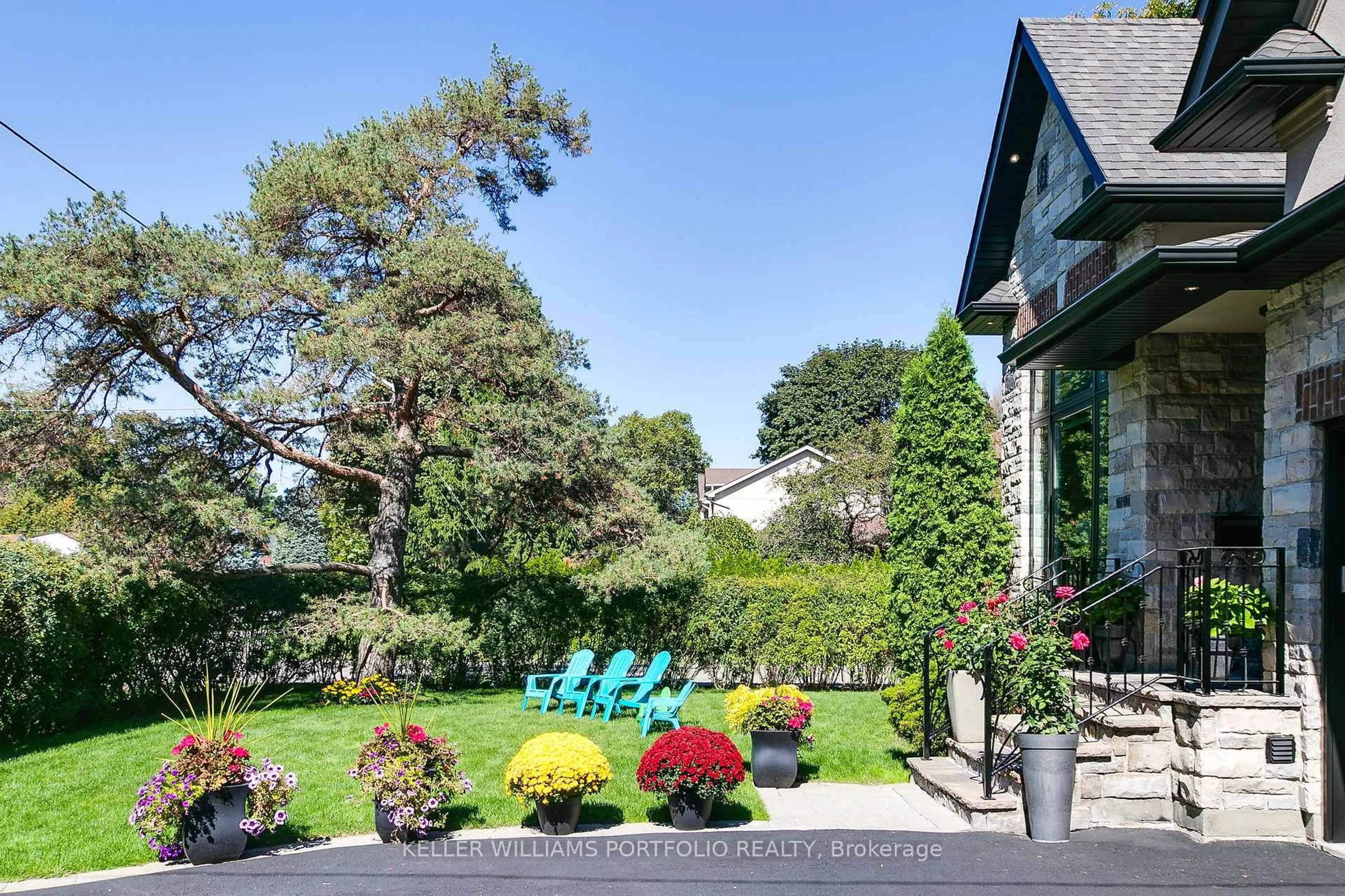 Patio, street for 7 Maydolph Rd, Toronto Ontario M9B 1V5