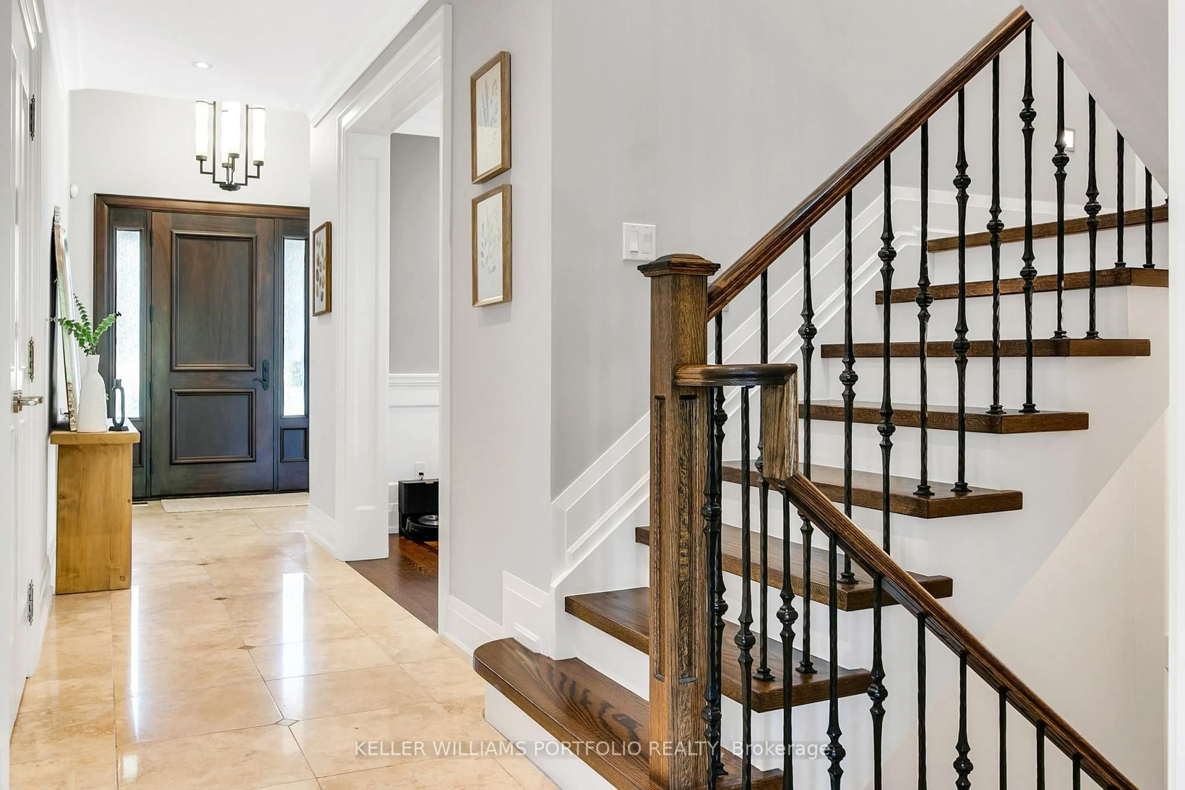 Indoor entryway for 7 Maydolph Rd, Toronto Ontario M9B 1V5